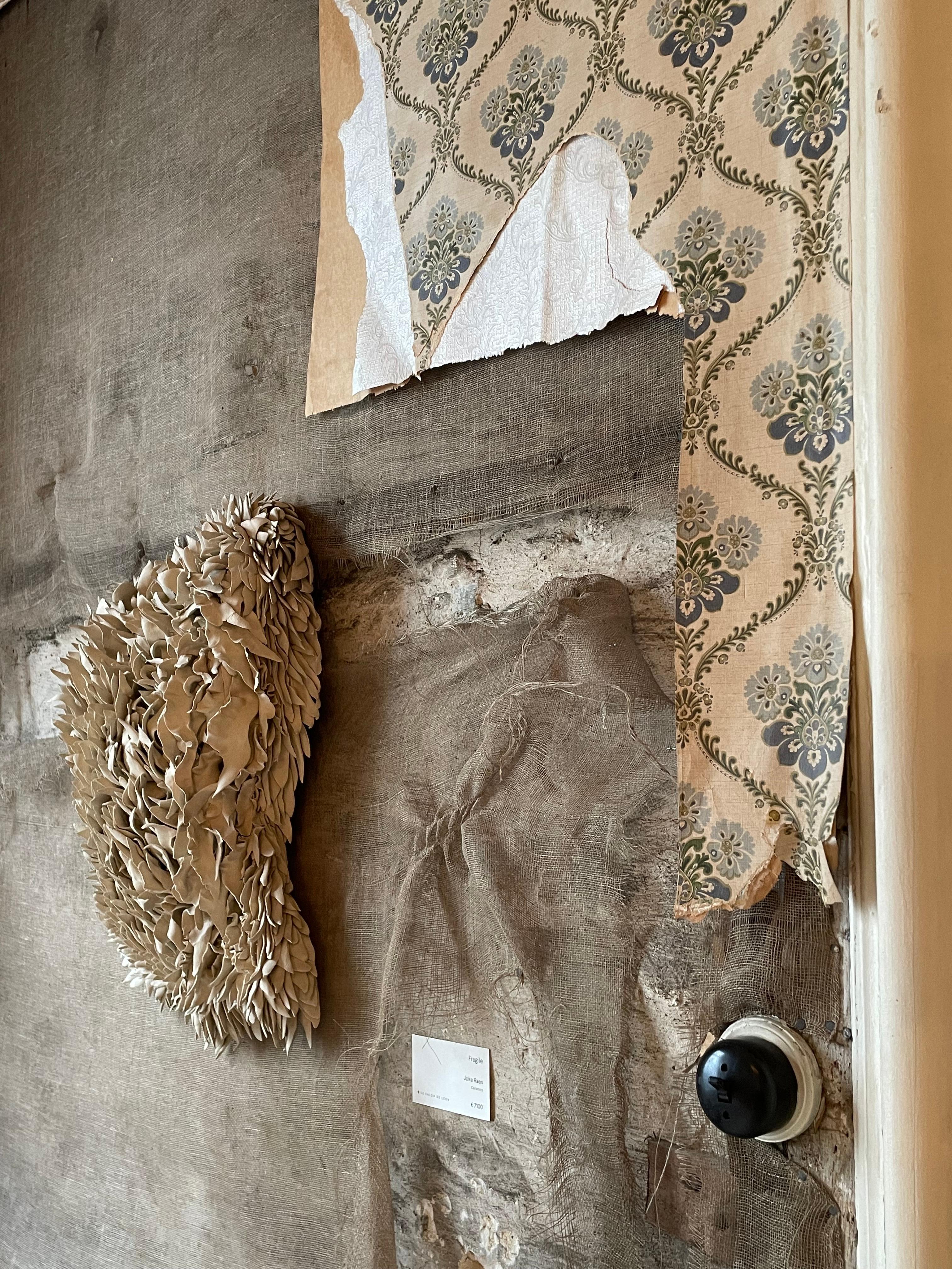 Ceramic sculpture, called 'Fragile' - Sculpture by Joke Raes