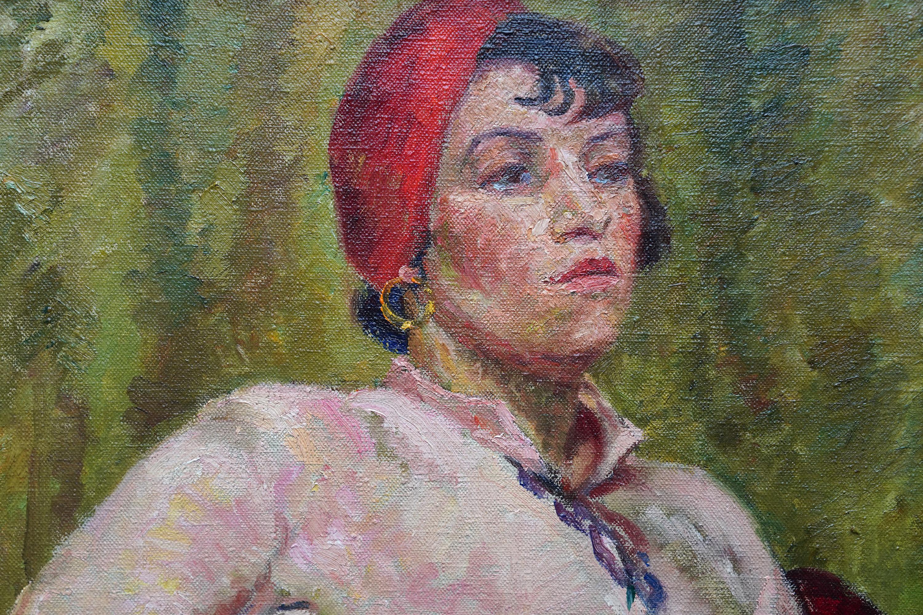 Portrait de Molly dans le Beret rouge - Peinture à l'huile Art déco britannique des années trente en vente 3