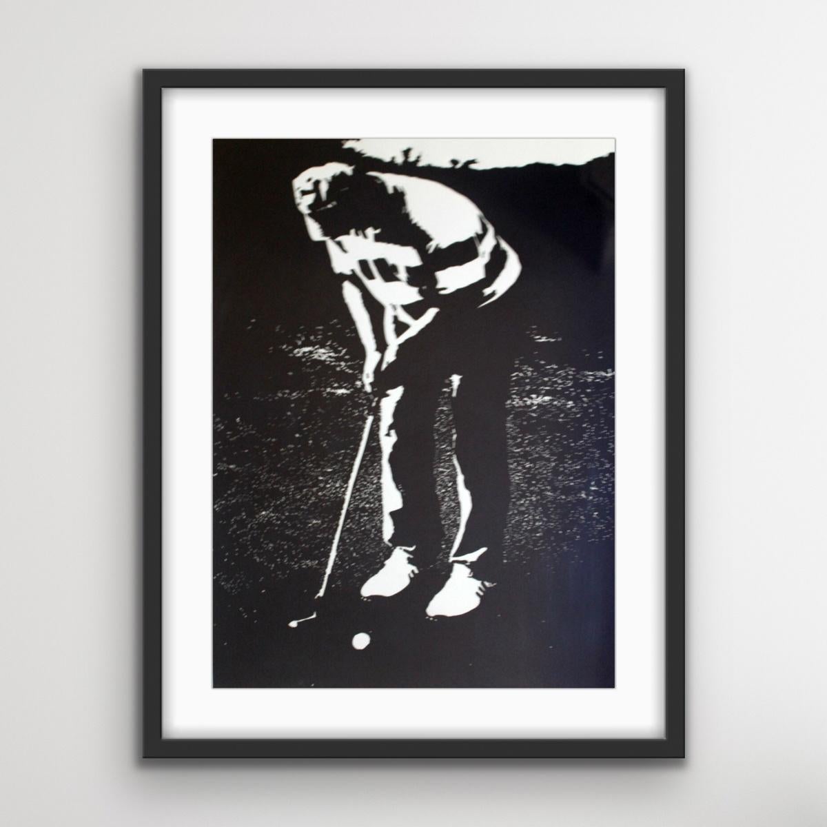 Ein Golfspieler. Schwarz-weißer Linolschnittdruck, figurativ und abstrakt, minimalistisch – Print von Jolanta Babicz