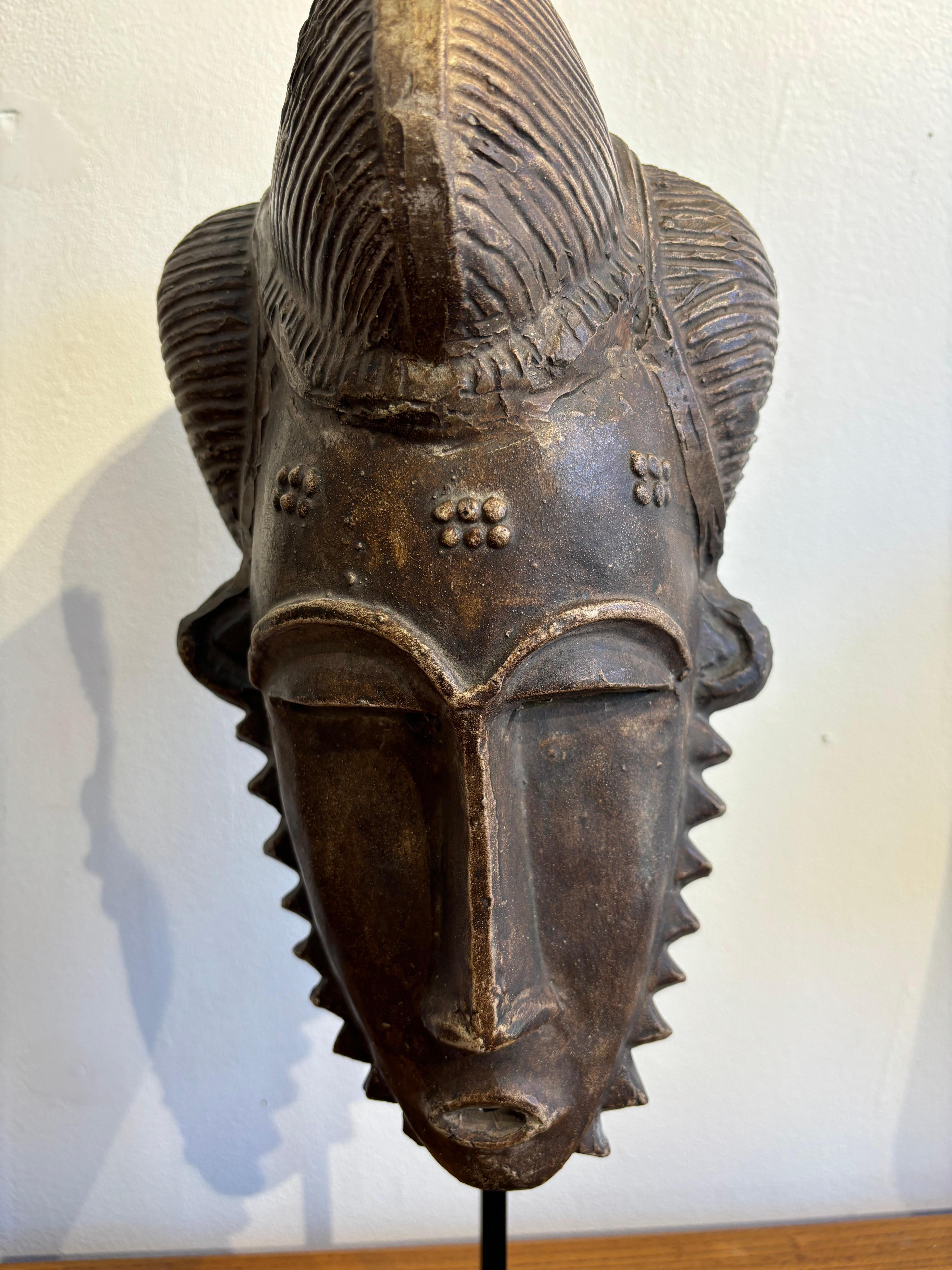Joli masque africaniste par Jacques Sagan mediados del siglo XX