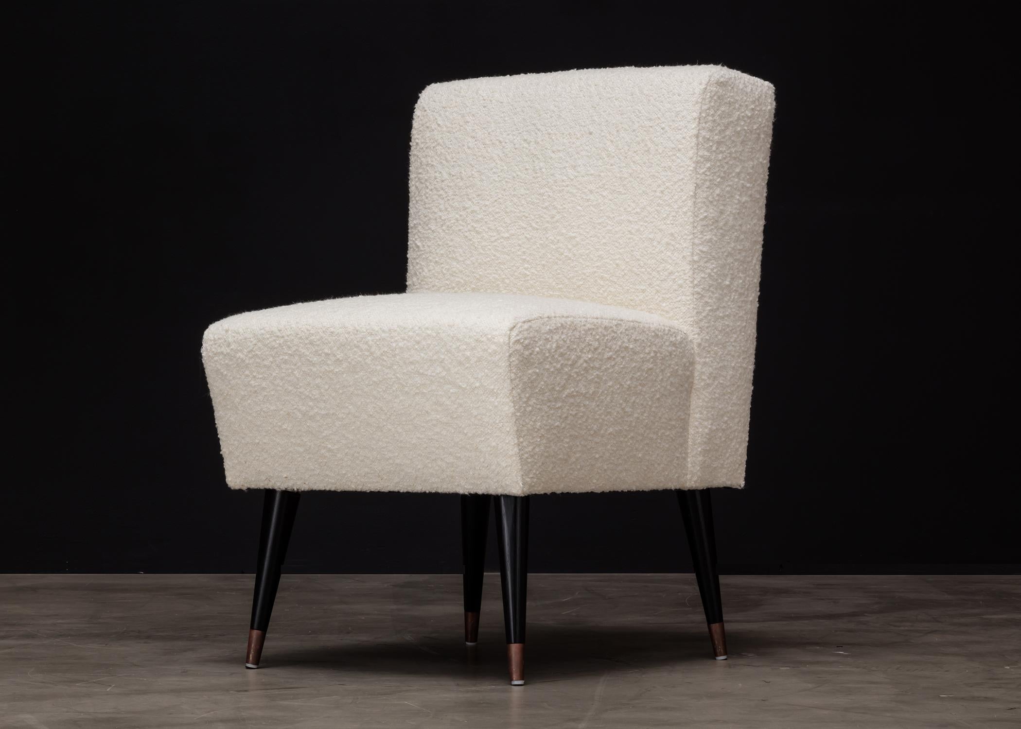 Moderne Chaise de salle à manger JOLIE, design sculpté moderne en bouclette crème en vente