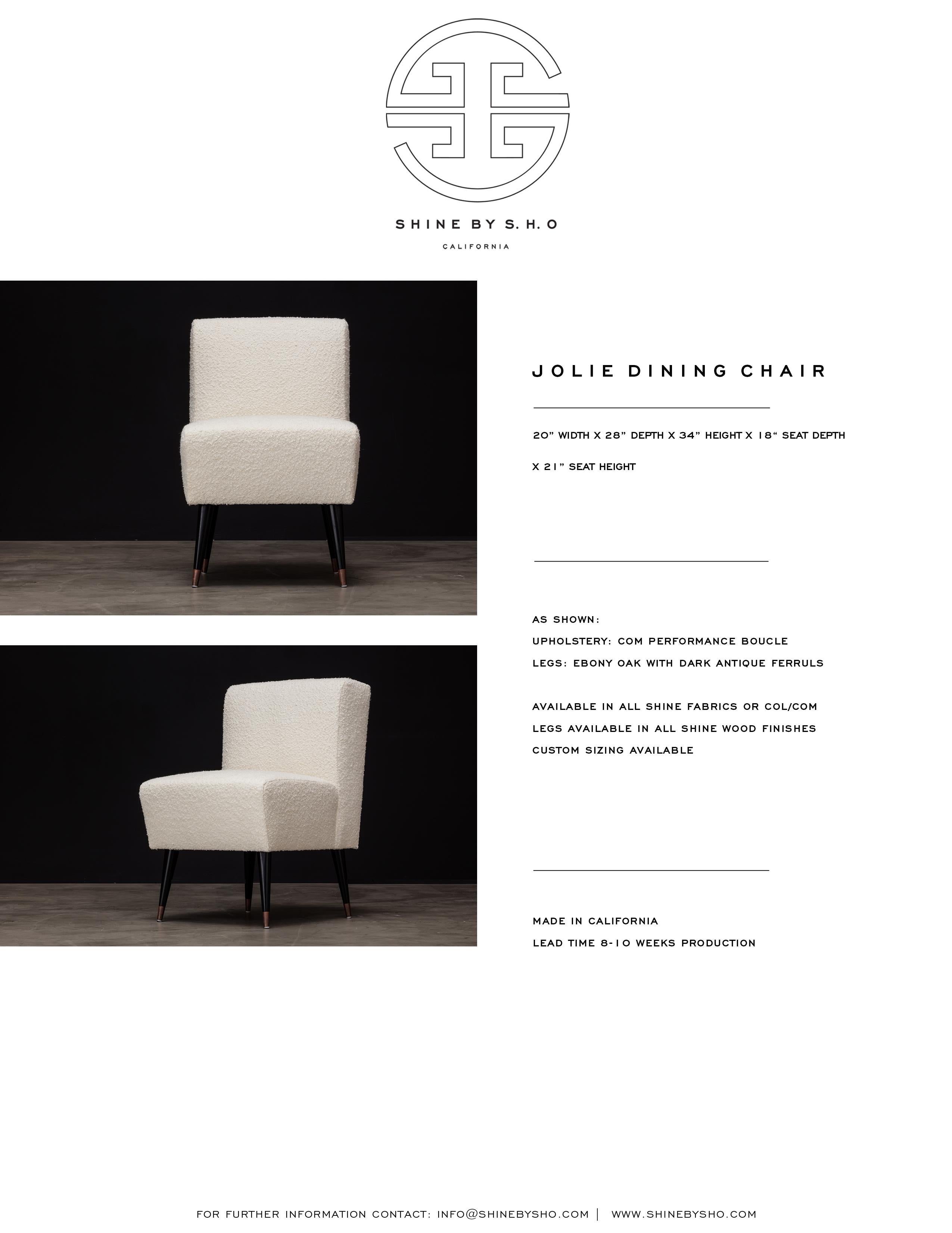 XXIe siècle et contemporain Chaise de salle à manger JOLIE, design sculpté moderne en bouclette crème en vente