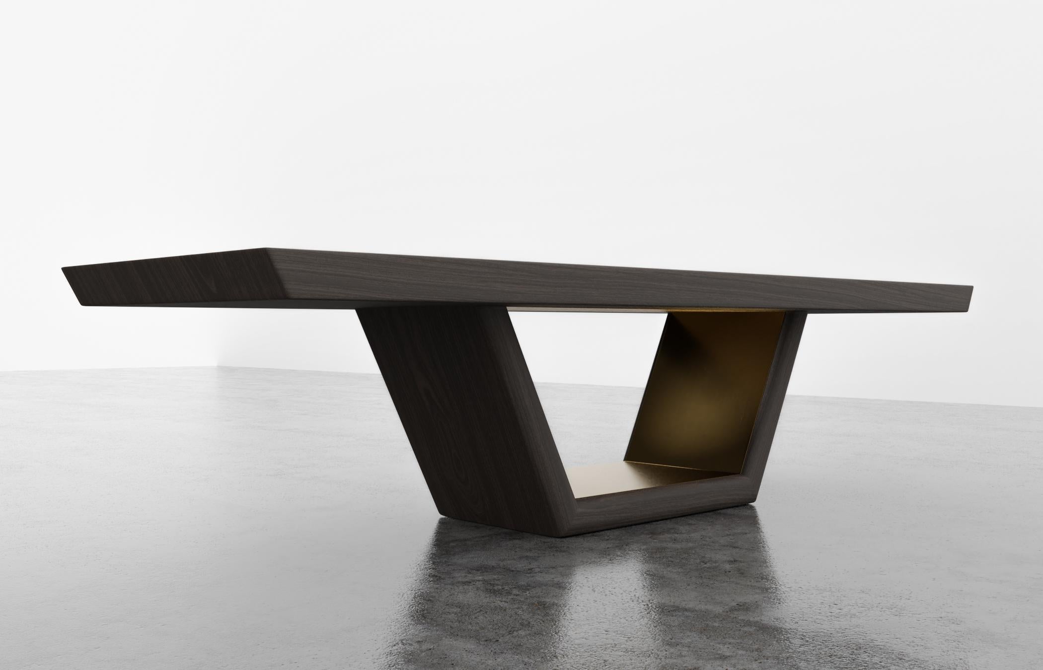 JOLIE DINING TABLE - Ebenholz-Esstisch mit goldener Metalleinlage (Moderne) im Angebot