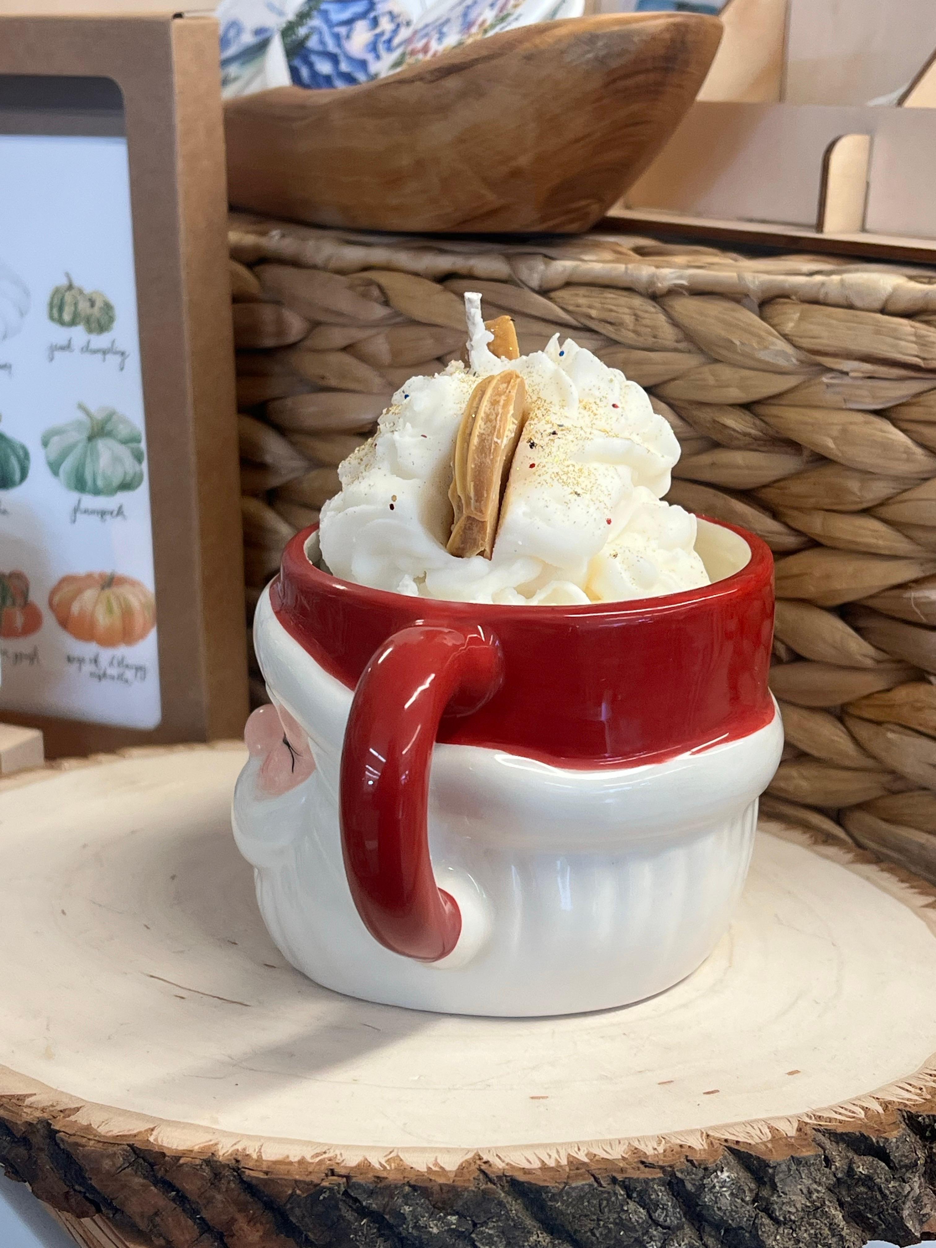 Bougie Jolly Ol dans un tasse en céramique peinte à la main avec une bougie Soy faite main Excellent état - En vente à Seattle, WA