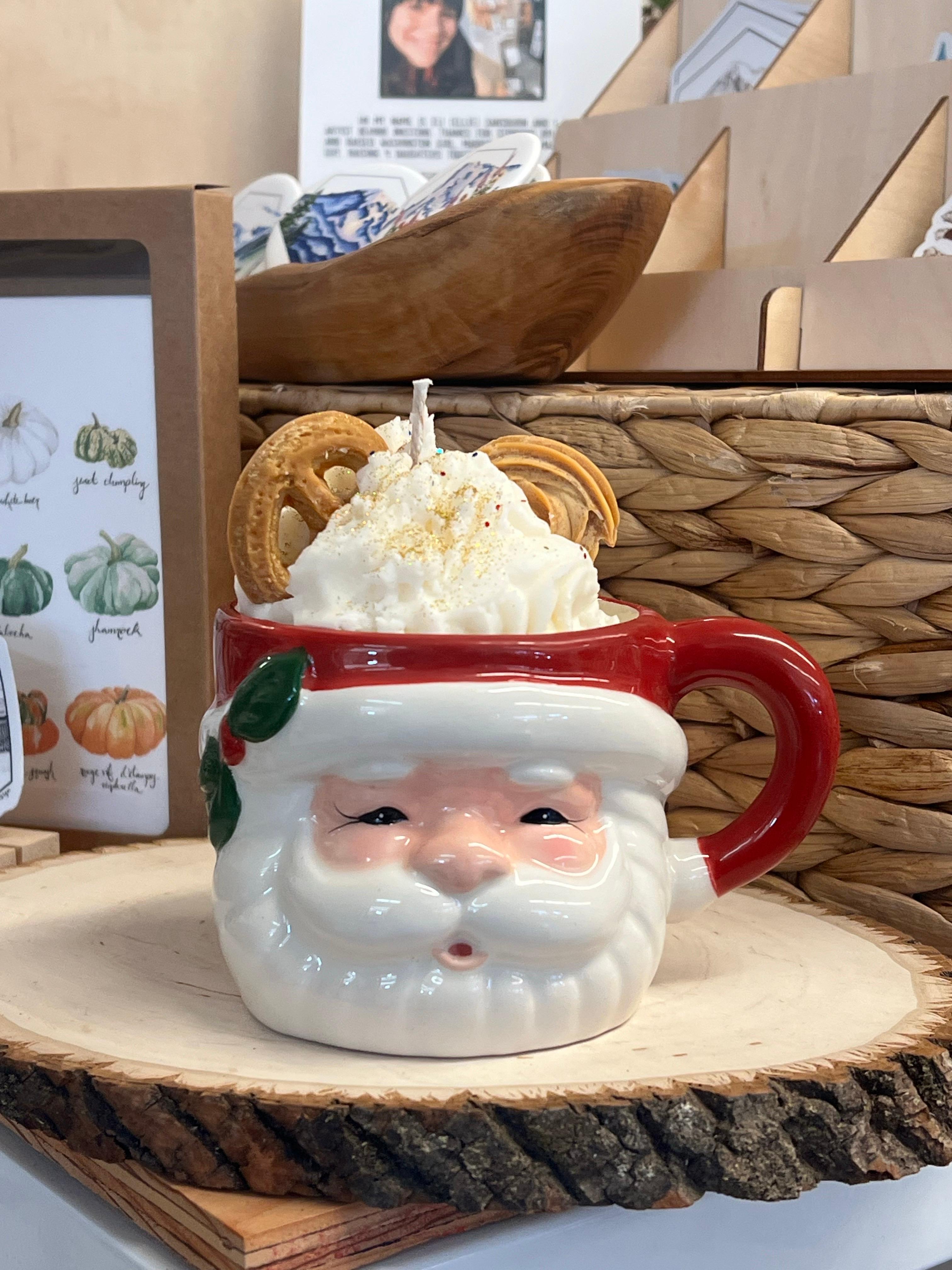 Bougie Jolly Ol dans un tasse en céramique peinte à la main avec une bougie Soy faite main en vente 1