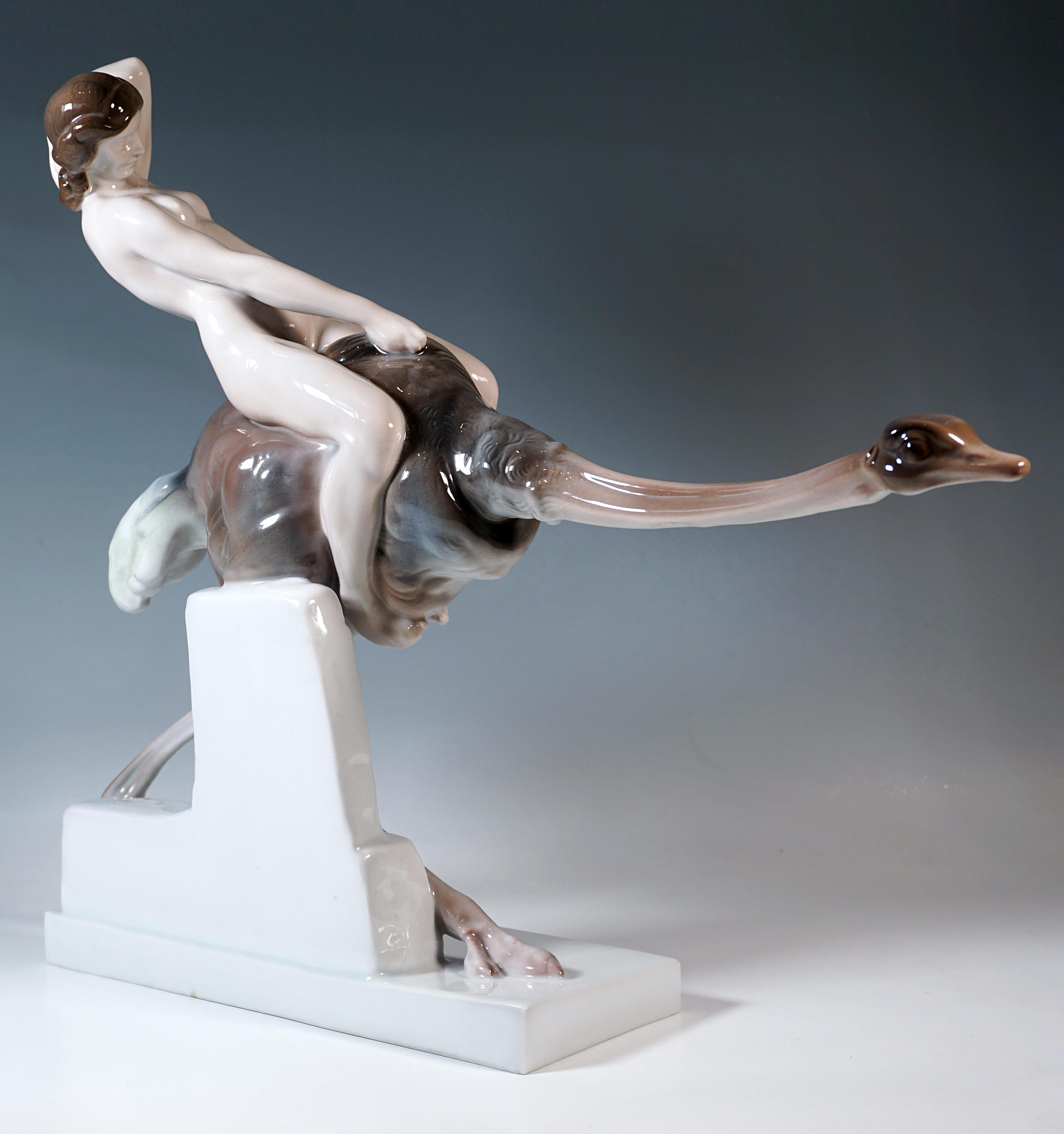 Art nouveau Nu sur autruche 