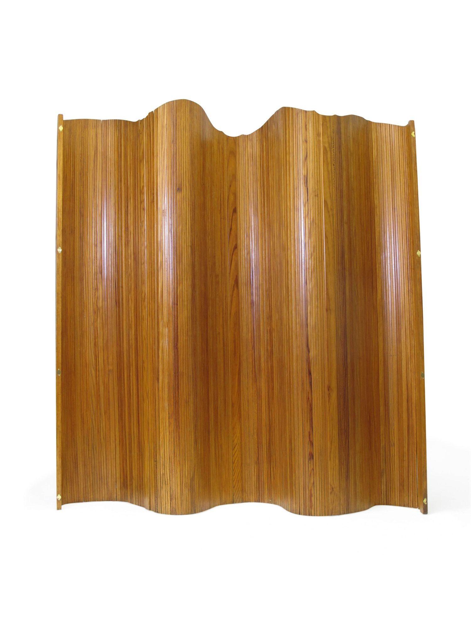 Jomaine Baumann, 1930s French Art Deco tambour room divider / folding screen crafted of heart pine, can be coiled and shaped into multiple positions to fit the space as needed.