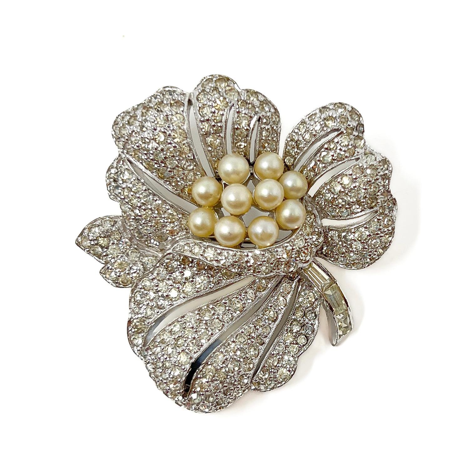 Women's Jomaz 1950s Rhinestone and Faux Pearl Vintage Flower Brooch For Sale