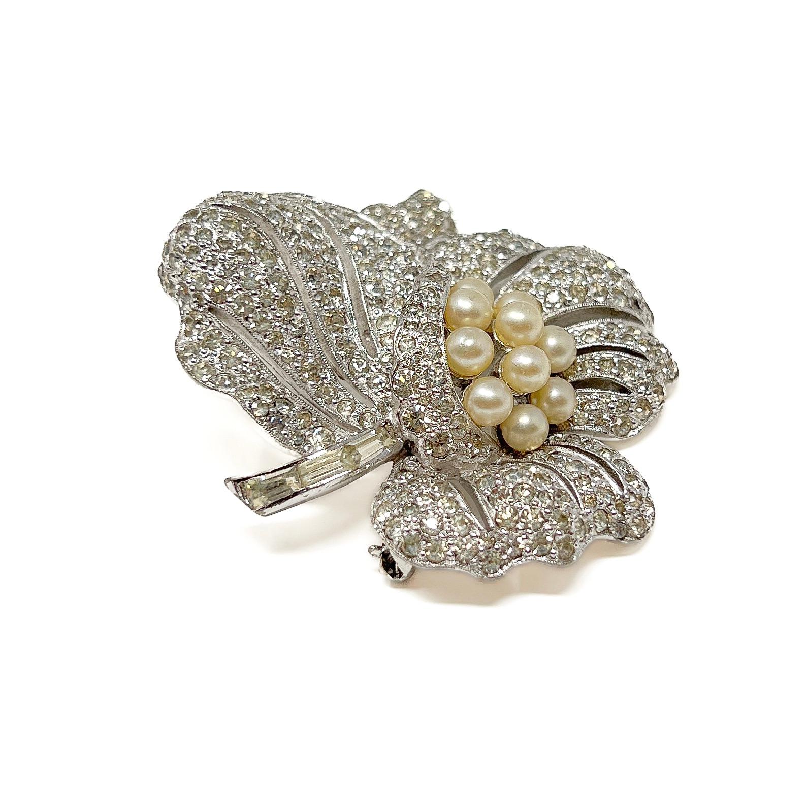 Jomaz 1950s Rhinestone and Faux Pearl Vintage Flower Brooch For Sale 1