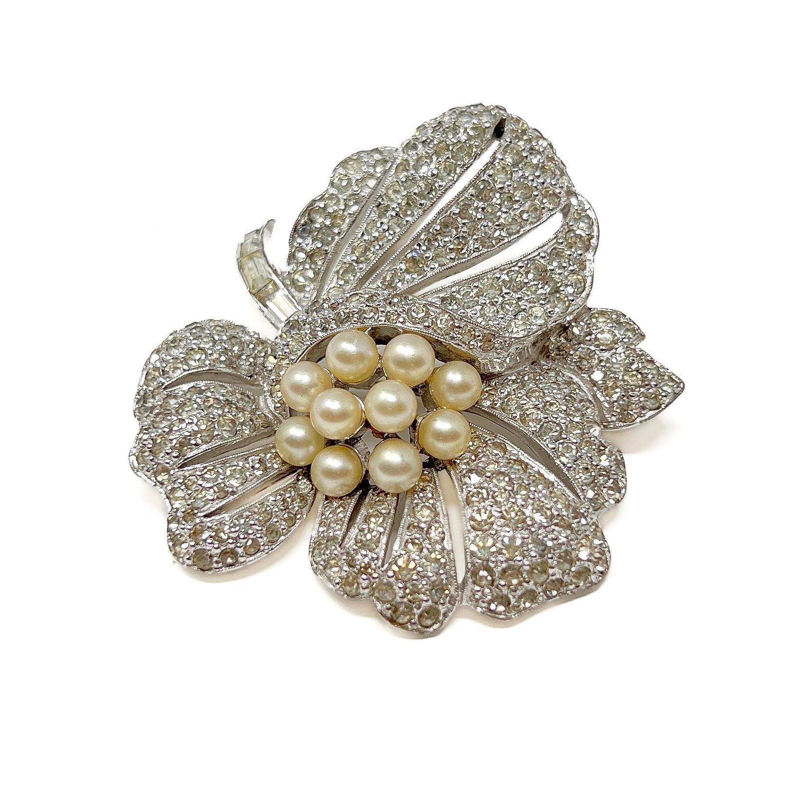 Jomaz 1950s Rhinestone and Faux Pearl Vintage Flower Brooch For Sale 2