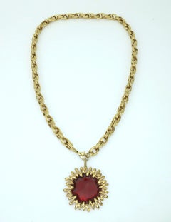 Collar de eslabones con colgante «Sunburst» chapado en oro de JOMAZ, hacia 1970