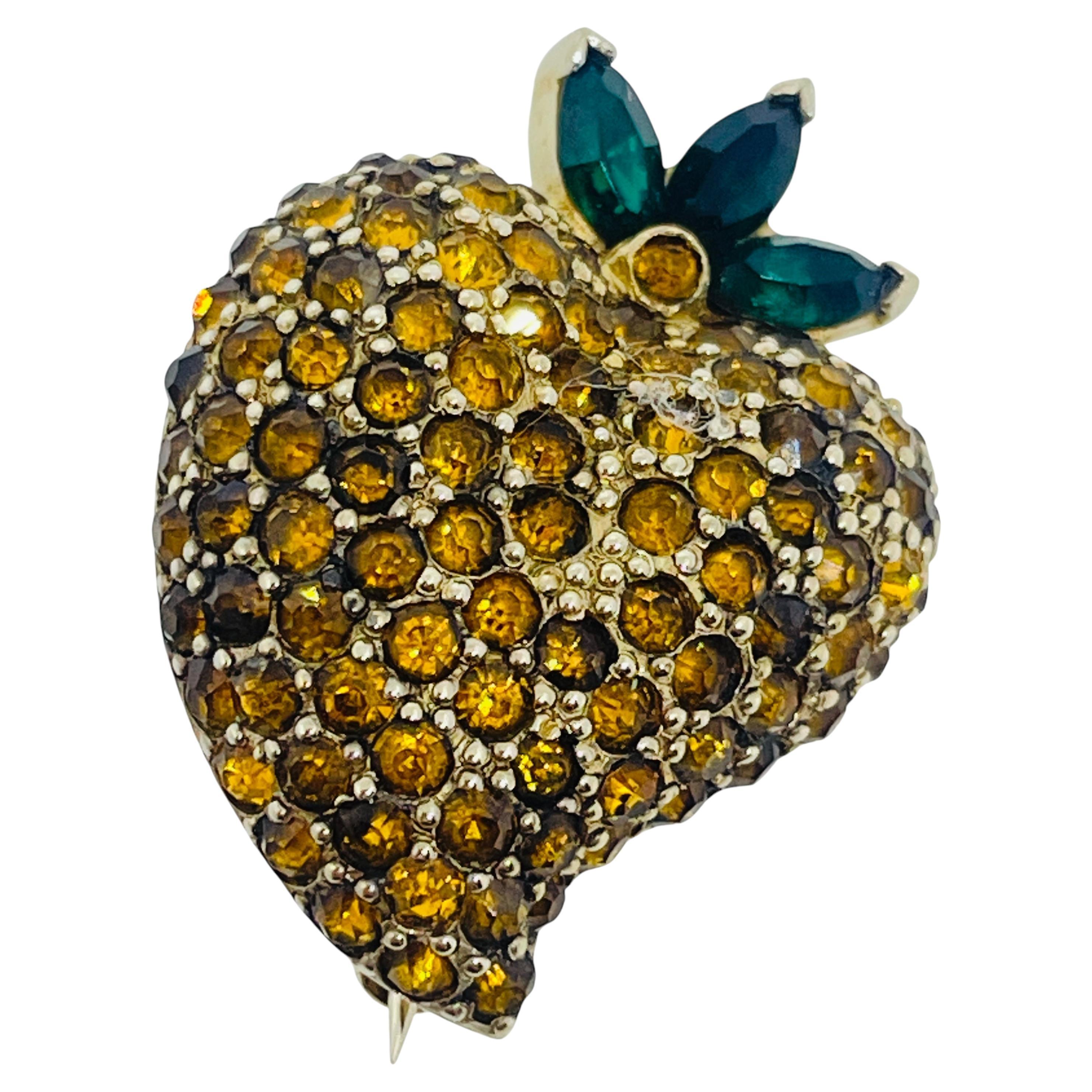 Jomaz, spilla vintage firmata con strass in tonalità oro, con fragola, di design
