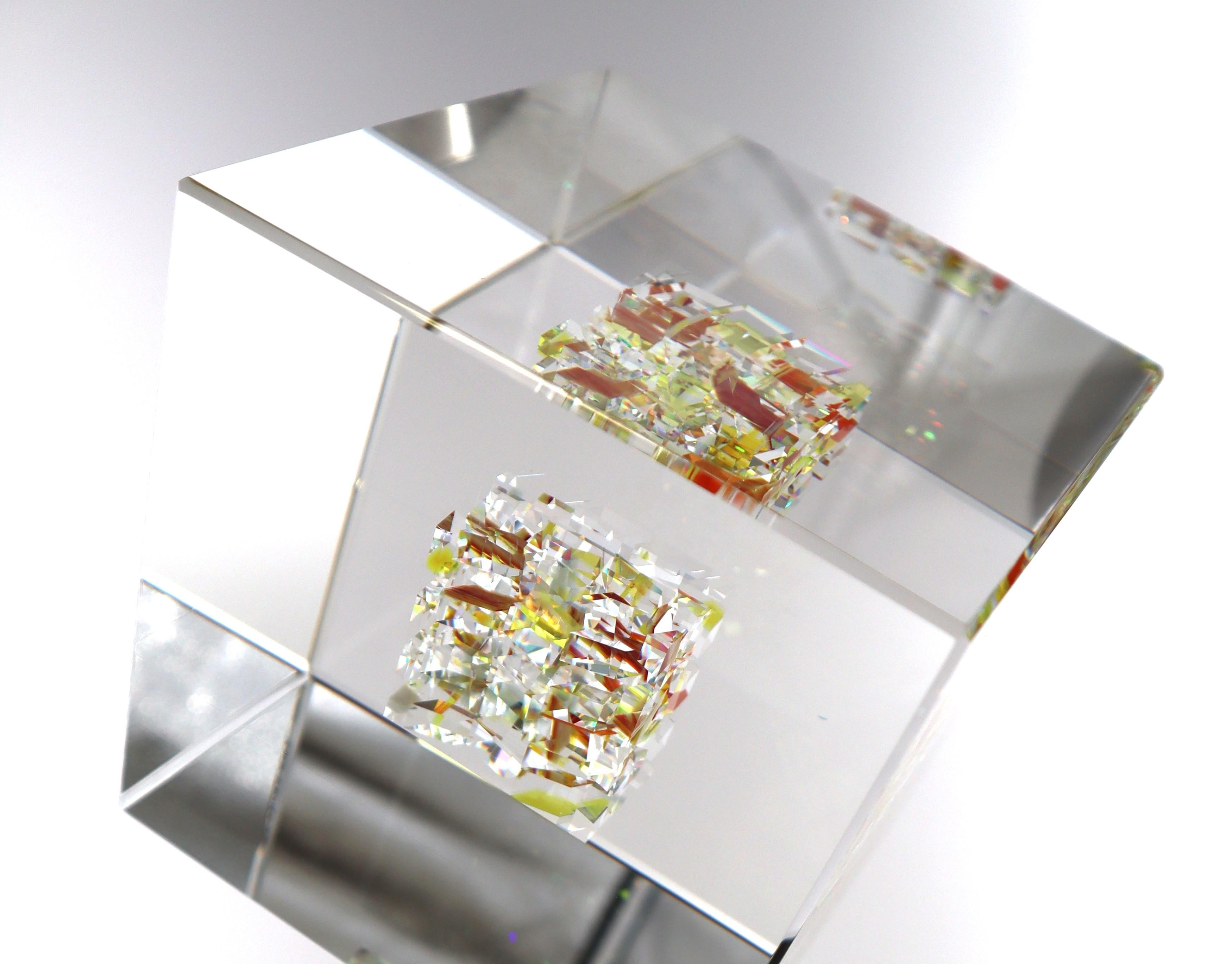 Jon Kuhn (Américain, né en 1949), « Golden Sun 2024 », sculpture cubique d'art en verre à 5 couches 9