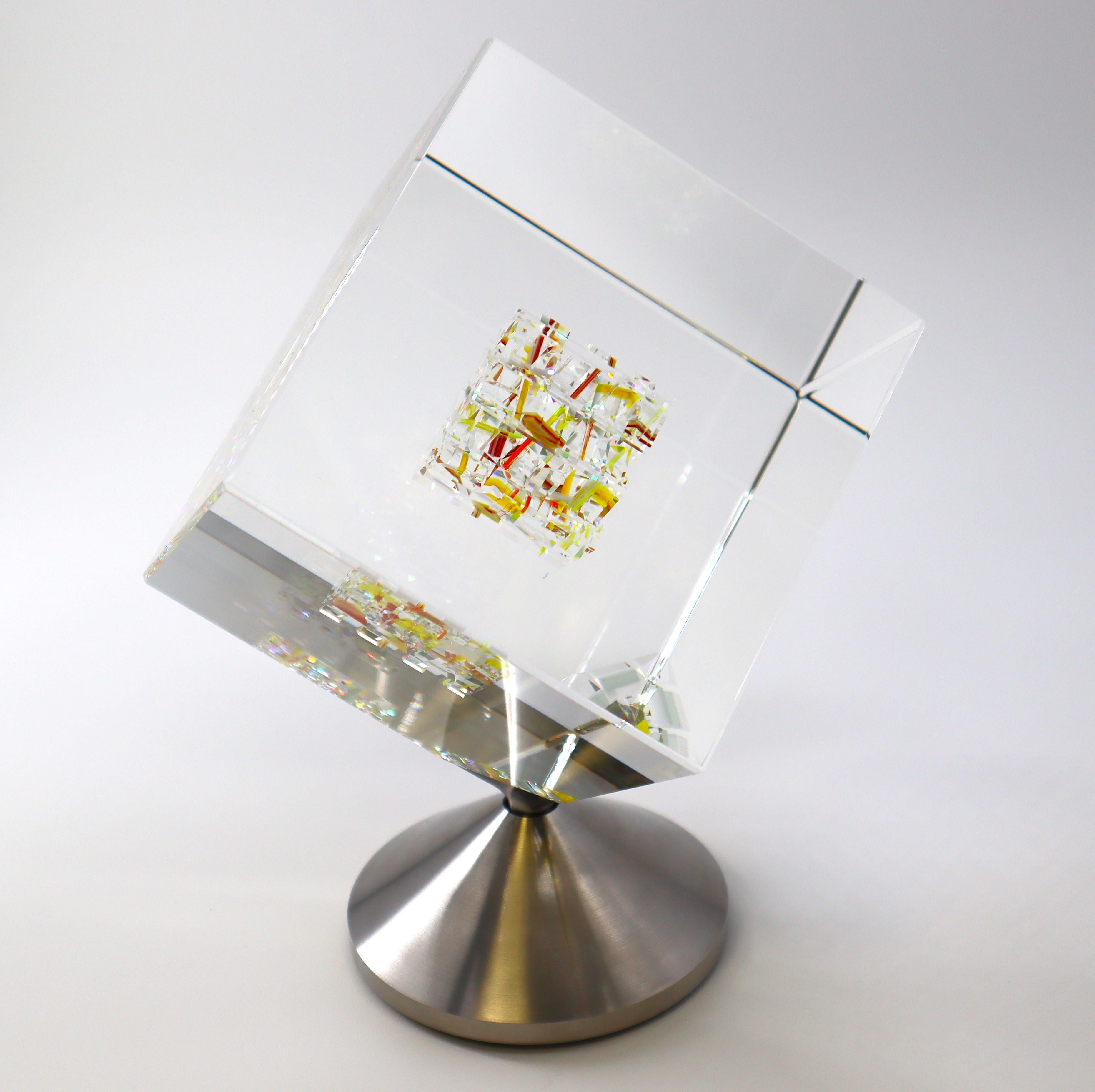 Jon Kuhn (Américain, né en 1949), « Golden Sun 2024 », sculpture cubique d'art en verre à 5 couches 5