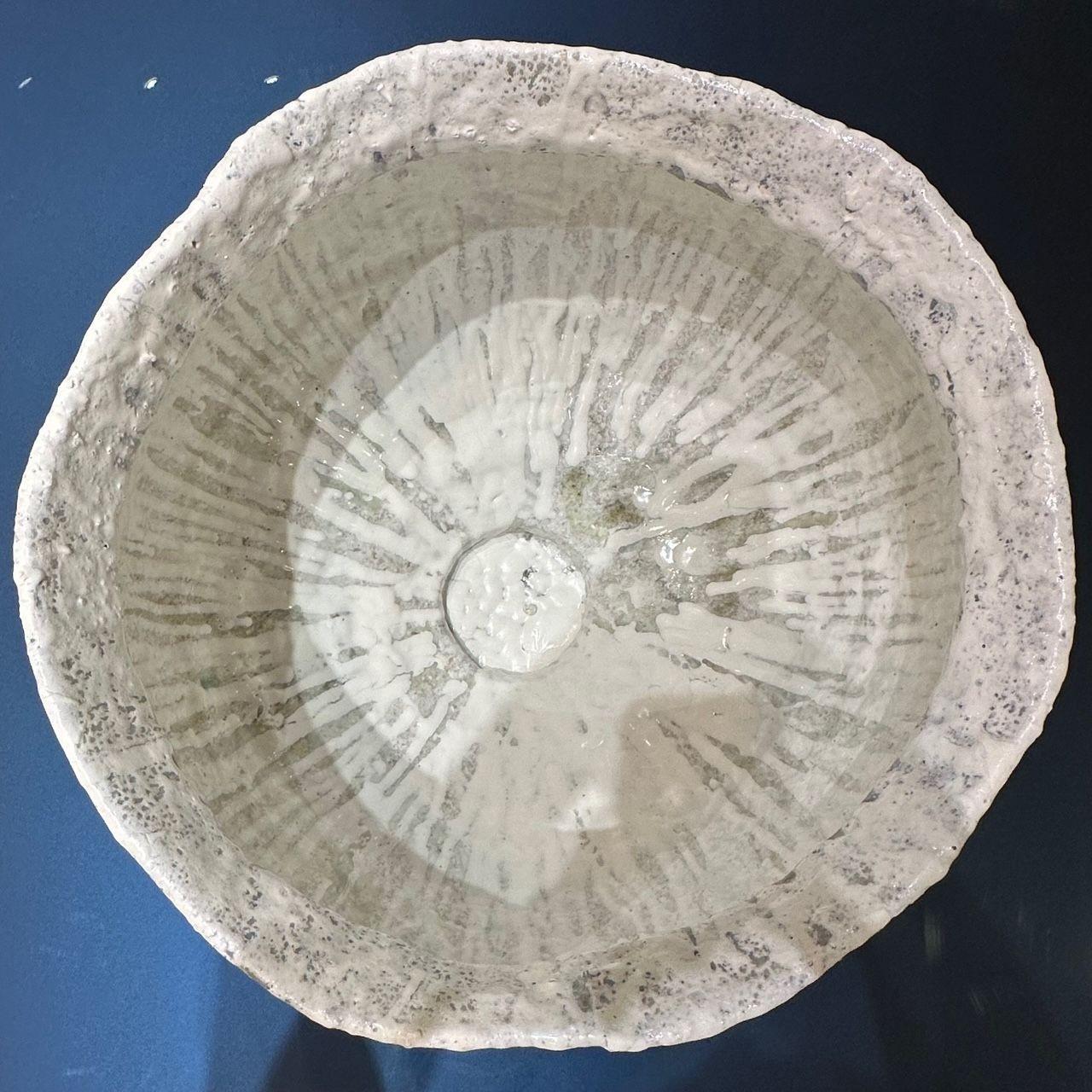 Jon Tierney, Contemporary, Large Modern Moon Jar, Glazed Ceramic, White and Blue In Good Condition For Sale In Manhasset, NY