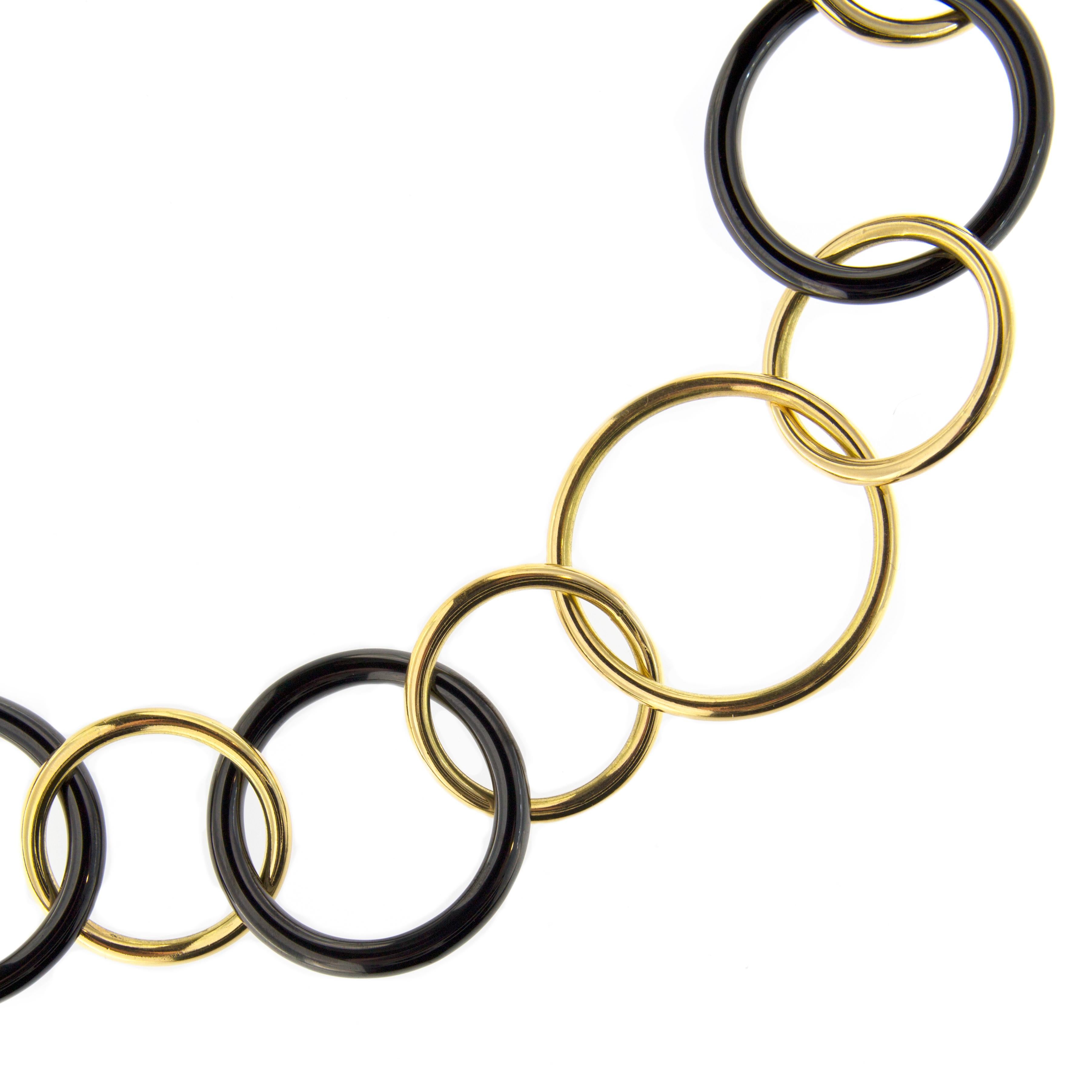 Alex Jona 18 Karat Yellow Gold and High-Tech Black Ceramic Circle Link Necklace In New Condition In Torino, IT
