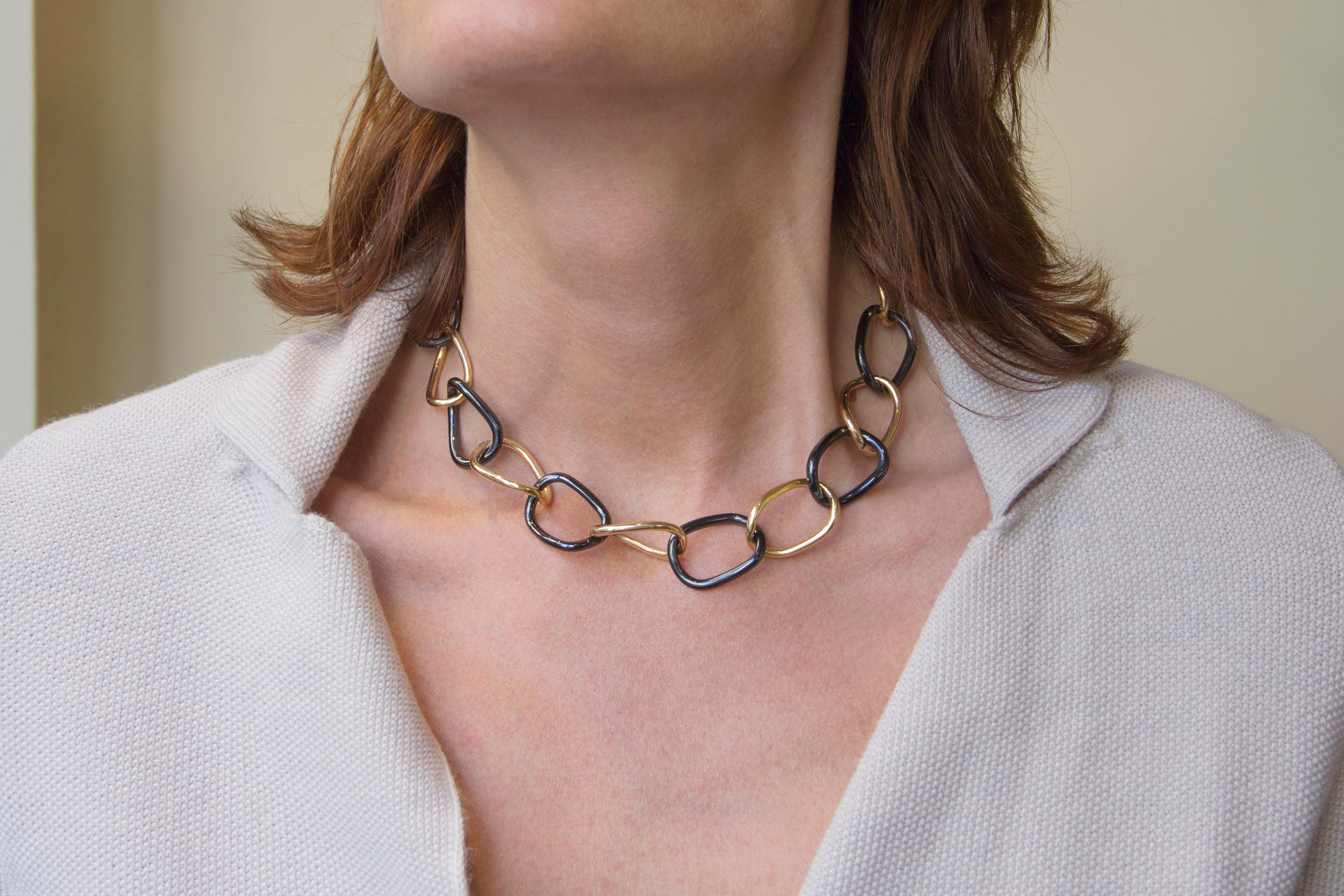 Alex Jona design collection, hand crafted in Italy, alternating 18k yellow gold and black high-tech ceramic curb-link necklace.
With a hardness approaching that of diamond, high-tech ceramic is a highly
scratch-resistant material. Light and