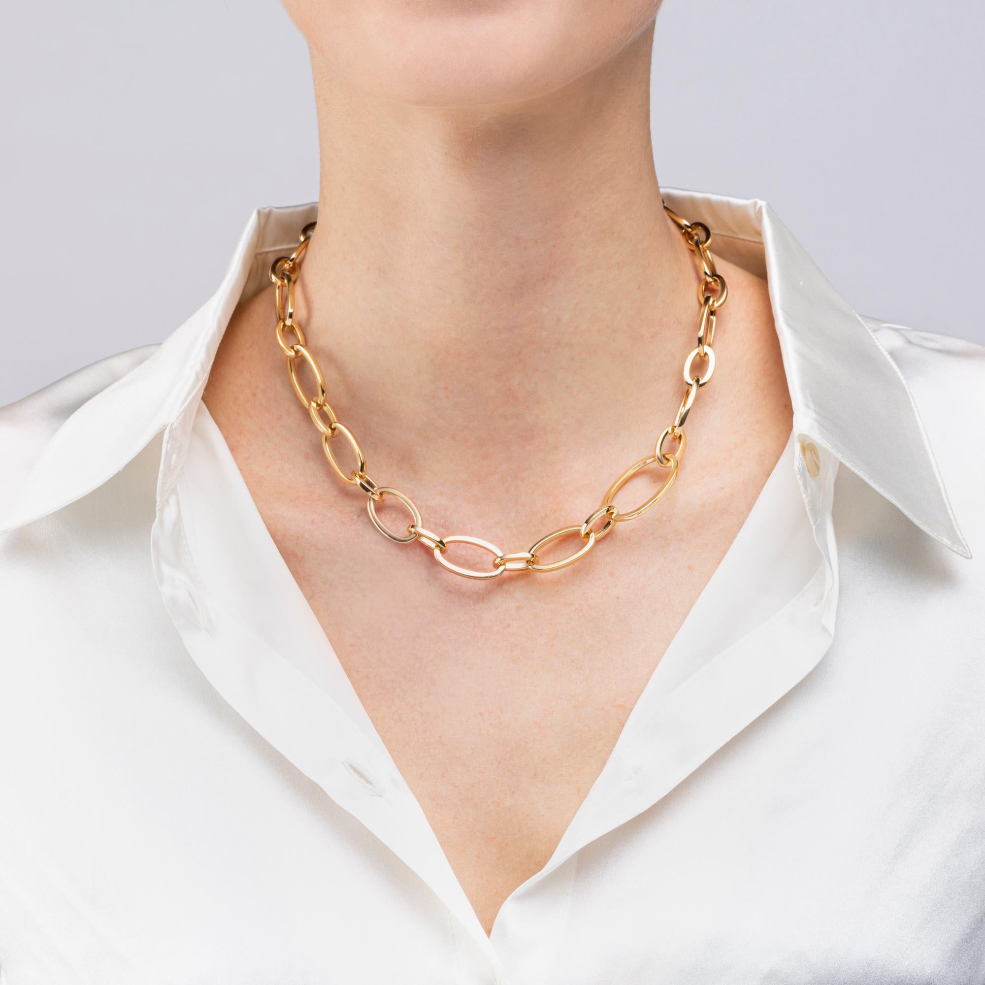 Alex Jona Design Collection, Hand crafted in Italy, 18 karat yellow gold 17.7 inch-44cm long link chain necklace.
Alex Jona jewels stand out, not only for their special design and for the excellent quality of the gemstones, but also for the careful