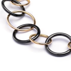 Alex Jona, collier à maillons circulaires en or jaune 18 carats et céramique noire haute technologie