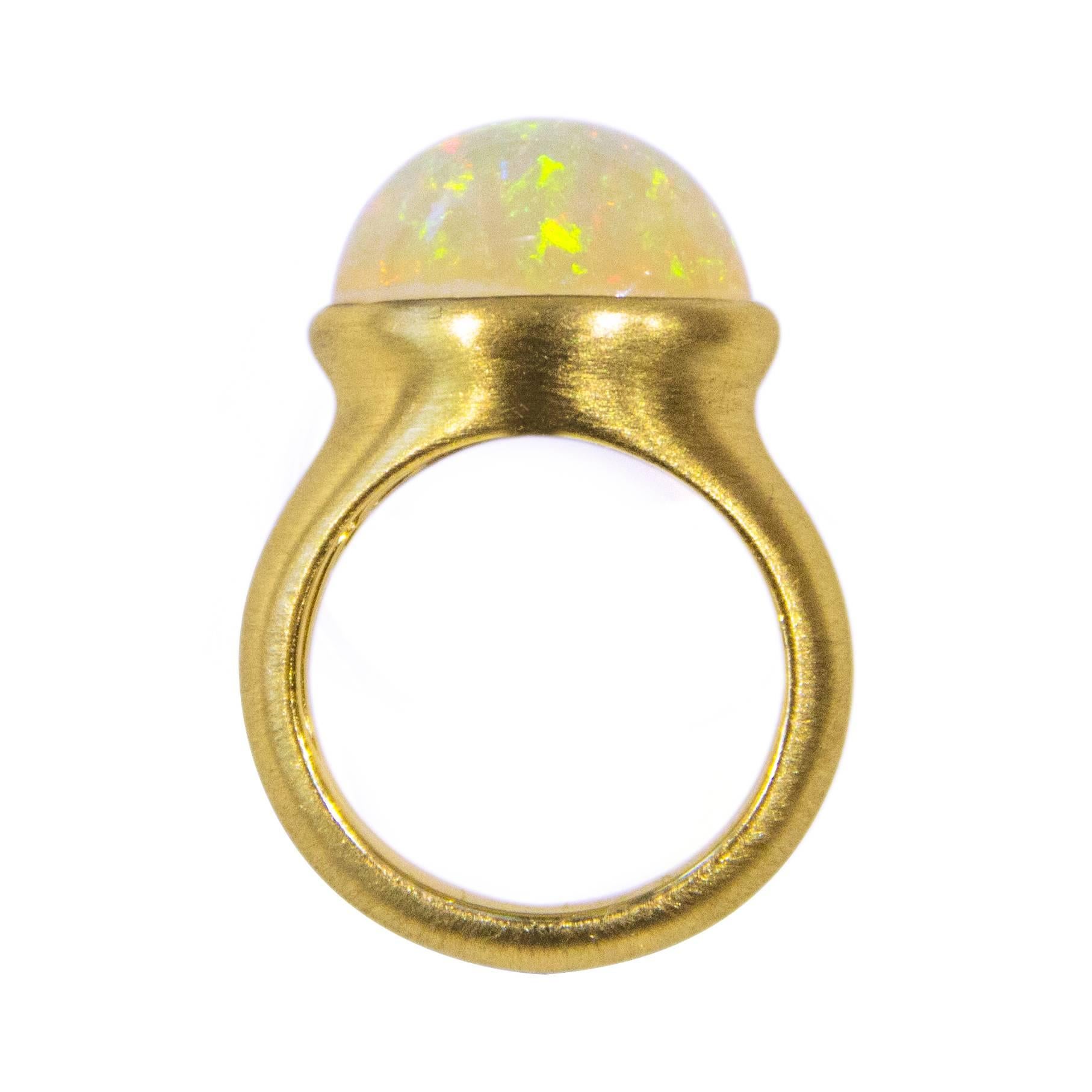 Jona design collection, hand crafted in Italy, 18 karat brushed yellow gold ring, set with a 6.25 carats cabochon arlequin opal (0.67 x 0.52 in.). US size 6.5, EU size 13. It can be sized to any specification.
All Jona jewelry is new and has never