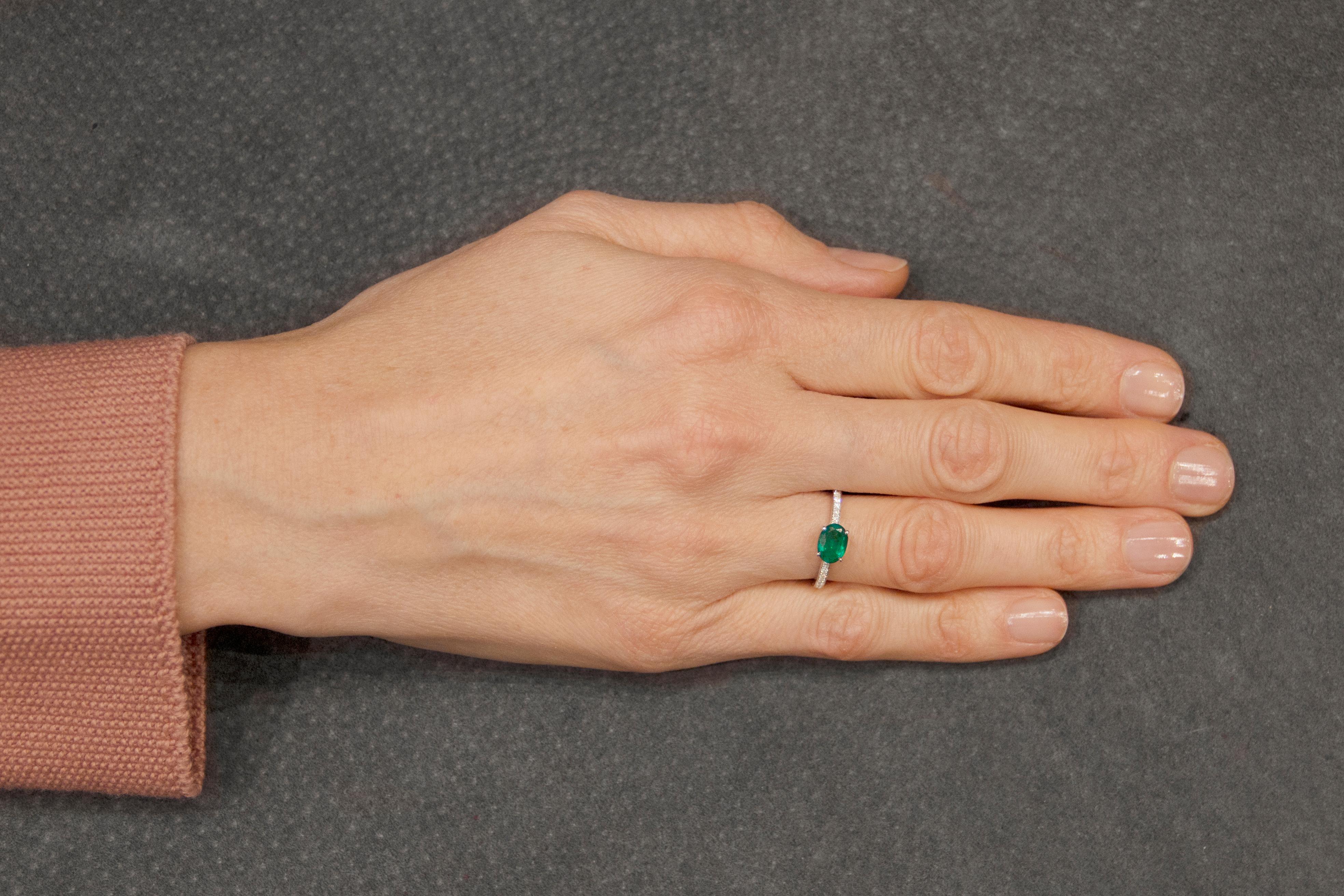Jona Emerald and White Diamond 18 Karat White Gold Solitaire Ring 4