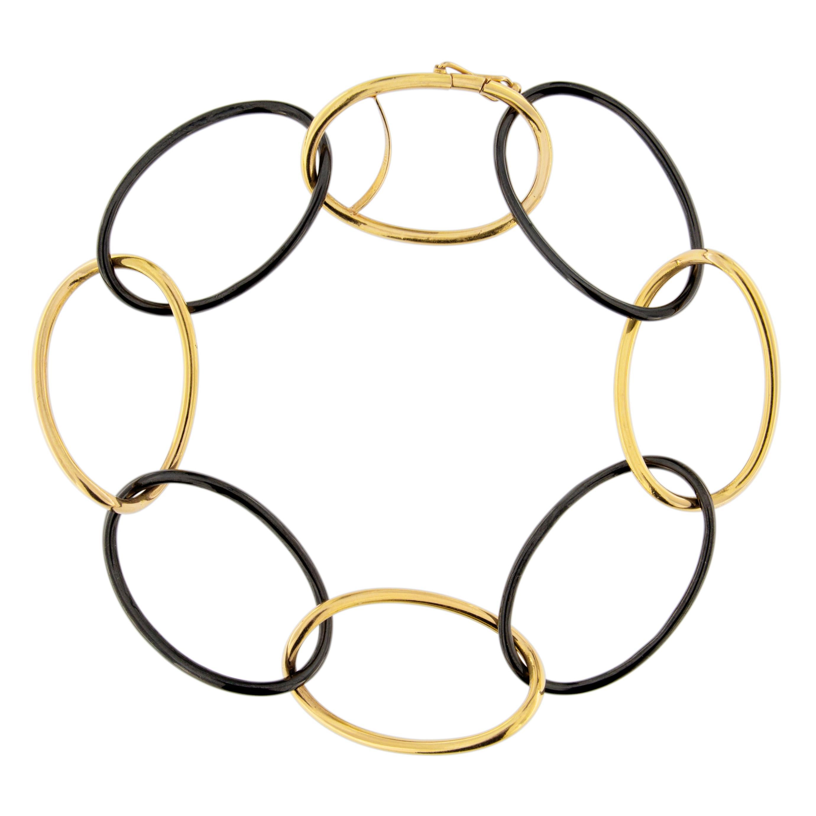 Jona design collection, hand crafted in Italy, 18k yellow gold and black high-tech
ceramic groumette link bracelet. 
Dimensions :  H x 0.4 cm, W x 19.4 cm, D x 0.9 cm - H x 0.15 in, W x 7.63 in, D x 0.35 in.
With a hardness approaching that of