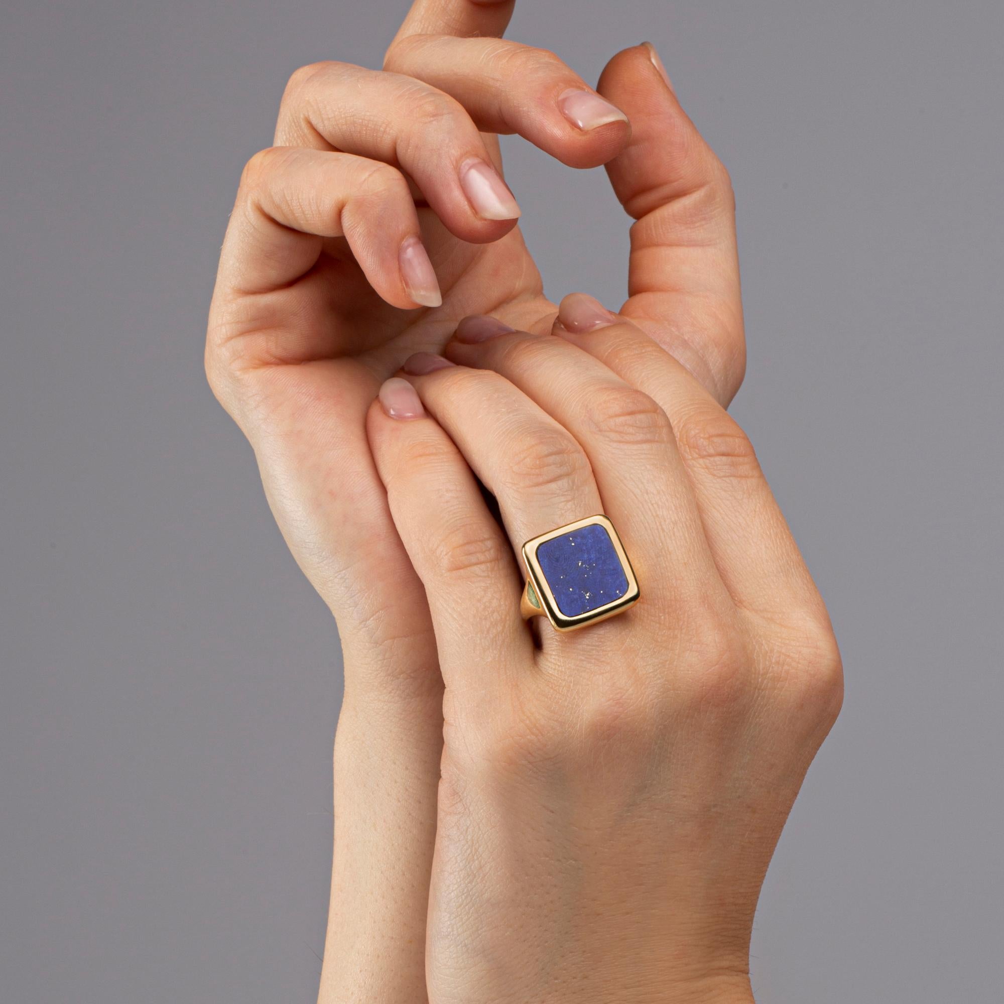 Alex Jona design collection, hand crafted in Italy, 18 Karat yellow gold ring set with a squared flat cut Lapis Lazuli. Size US 6 , can be sized to any specification.
Dimensions : H0.87 in. x W 0.68 in x D 0.68 in - H 22.11 mm x W 17.4 mm x D 3.72