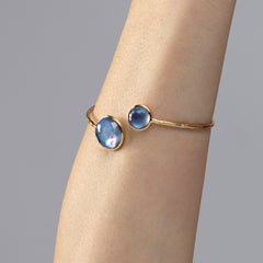 Armreif aus 18 Karat Gold mit Lapislazuli und Quarz von Alex Jona