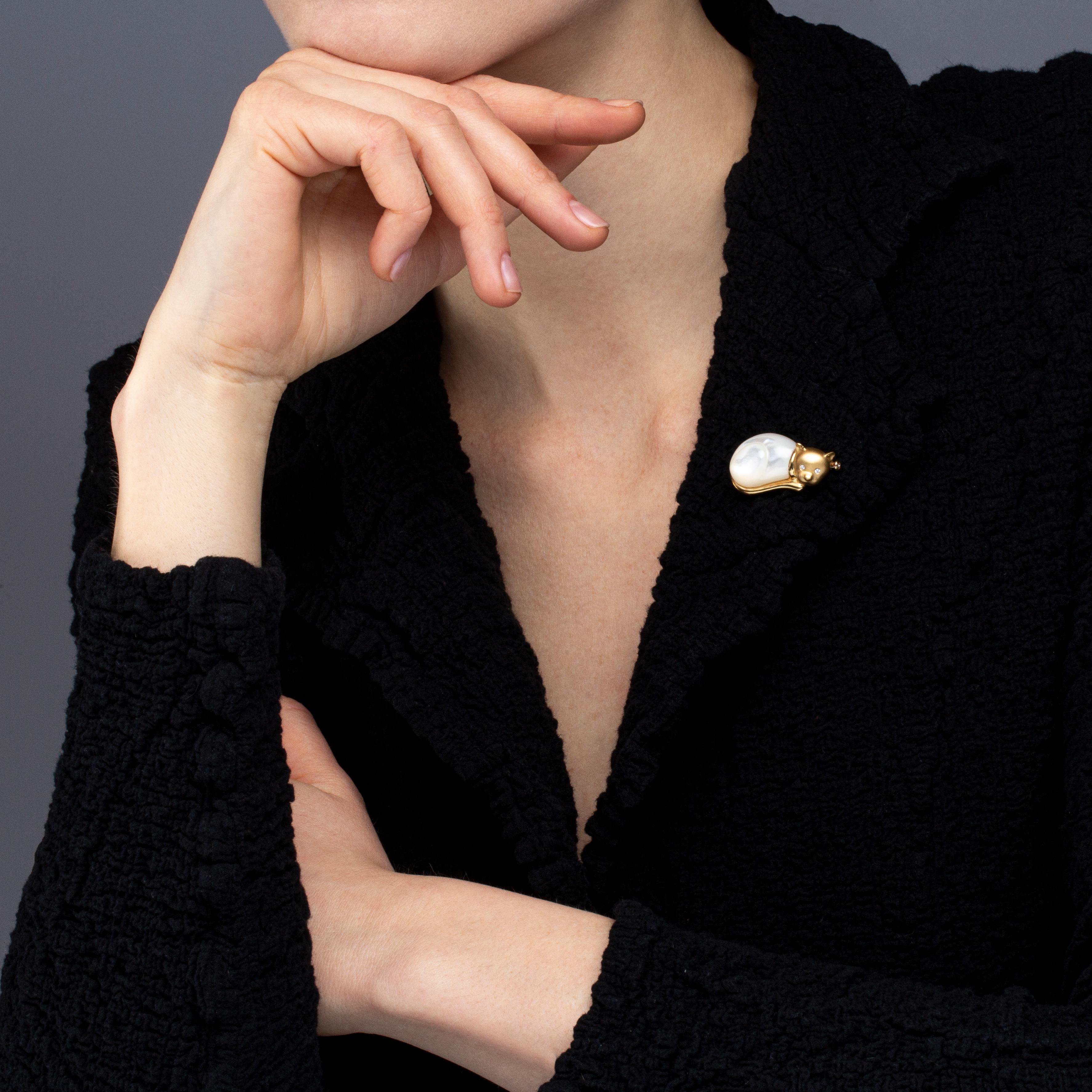 Women's Jona Mother of Pearl White Diamond 18 Karat Yellow Gold Cat Brooch