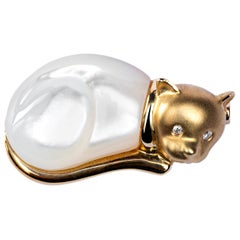 Jona Mother of Pearl White Diamond 18 Karat Yellow Gold Cat Brooch