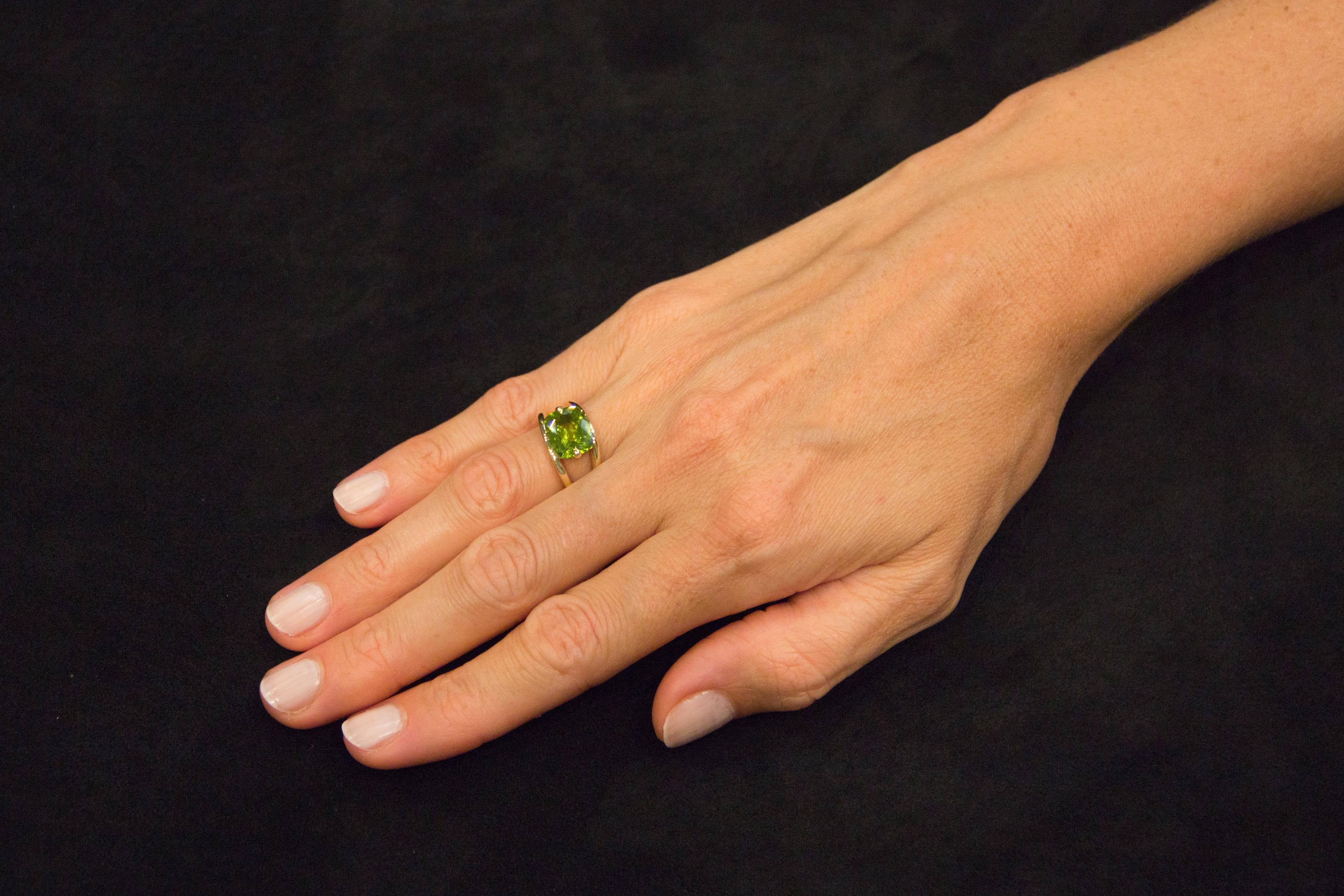 Jona design collection, hand crafted in Italy, 18 karat yellow gold ring set with a cushion cut Peridot weighing 3.95 carats 
Dimension : H 0.96 in x W 0.85 in x D 0.41 in - H 24.63 mm x W 21.75 mm X D 10.68 mm.
All Jona jewelry is new and has never