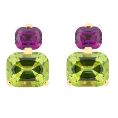 Boucles d'oreilles à clip en or jaune 18 carats avec péridot du Mozambique et grenat violet Jona