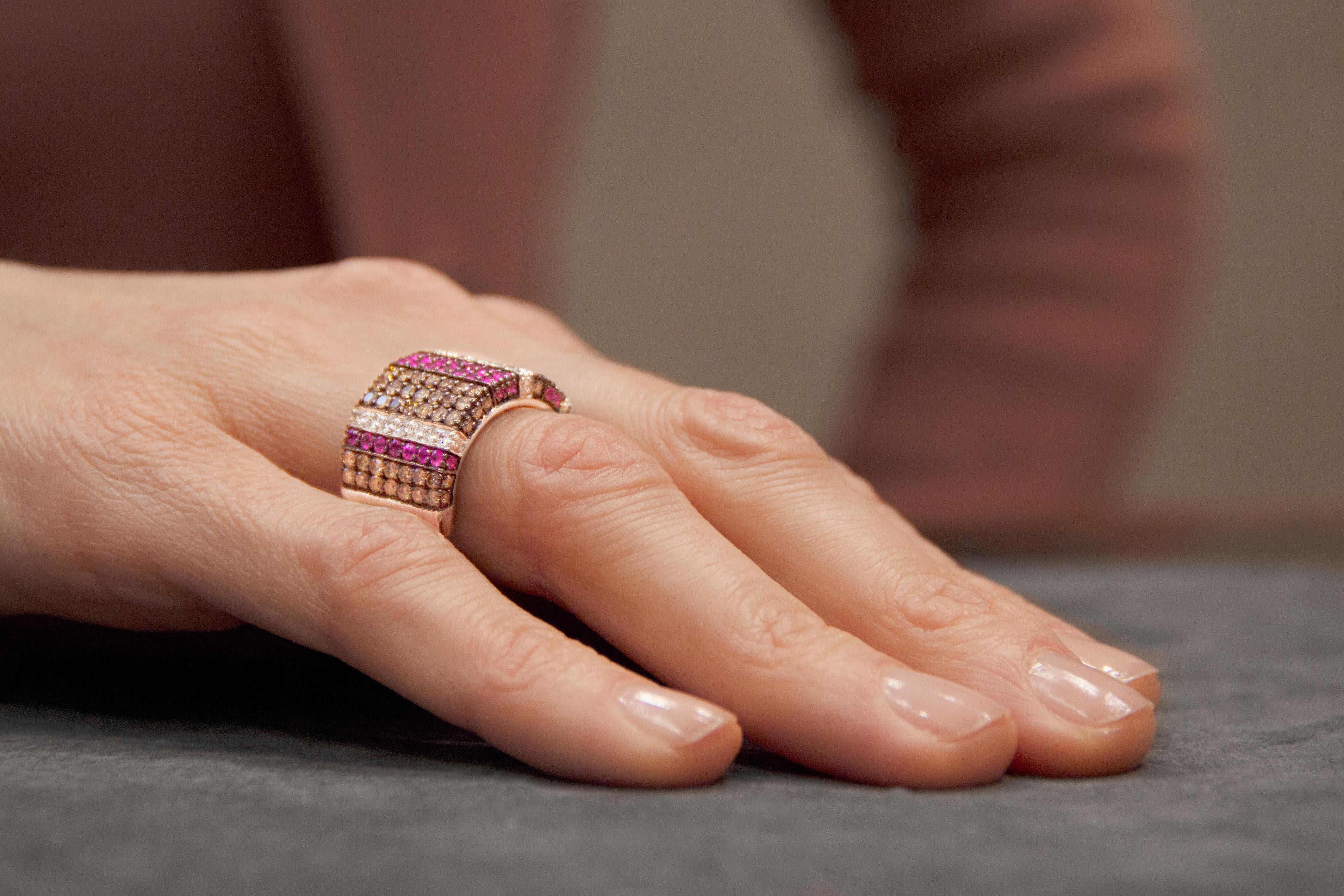 Jona Pink Sapphire White and Brown Diamond Wide Pavé 18K White Gold Ring Band In New Condition In Torino, IT