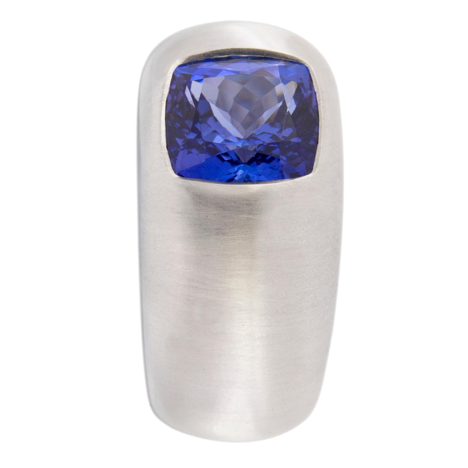 Alex Jona Square Cushion-Cut Tanzanite 18 Karat Brushed White Gold Band Ring In New Condition For Sale In Torino, IT