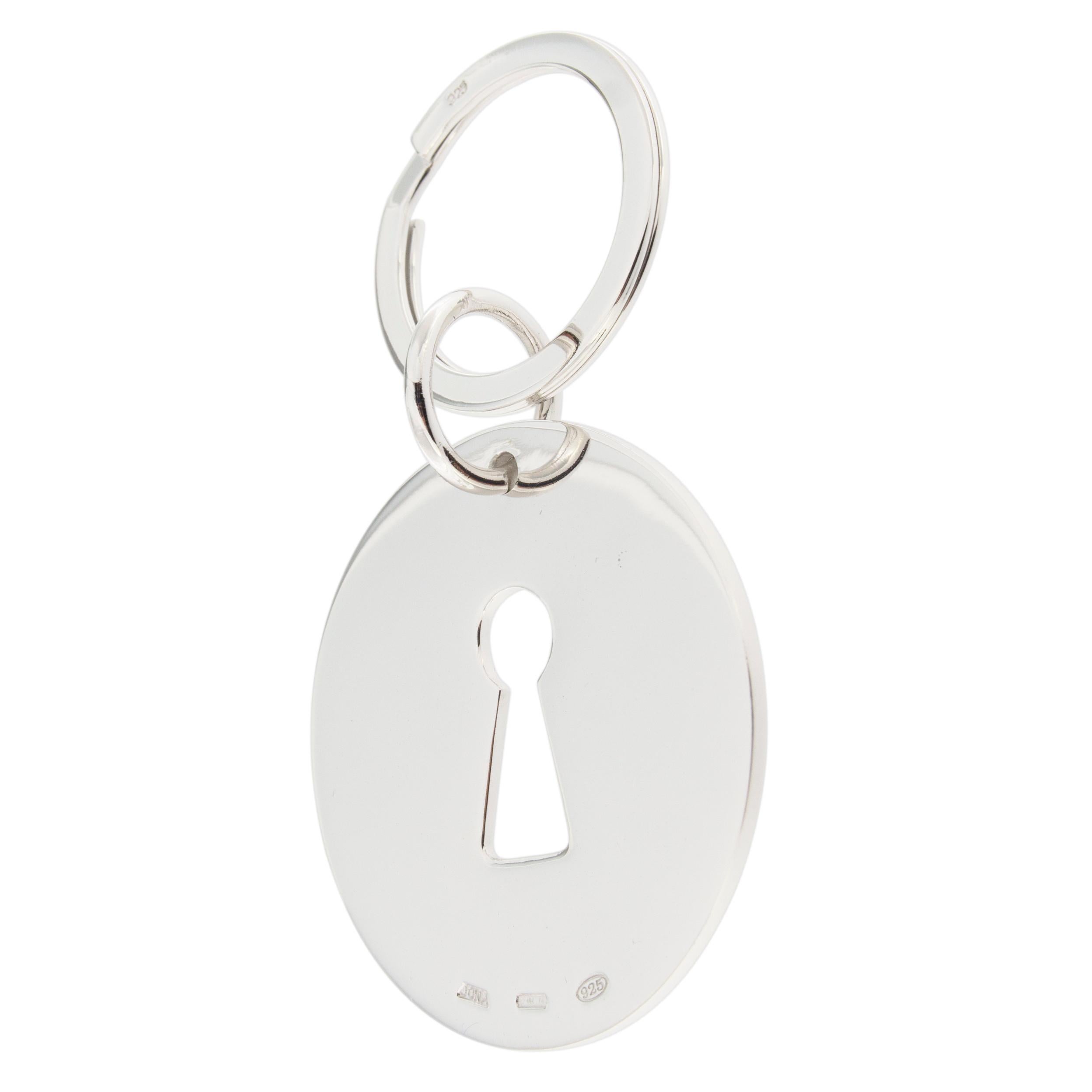 Alex Jona design collection, hand crafted in Italy, rhodium plated Sterling Silver key hole key holder.
Diameter: 1.70 in/43 mm, Depth: 0.06 in./1.61 mm

Alex Jona gifts stand out, not only for their special design and for the excellent quality, but