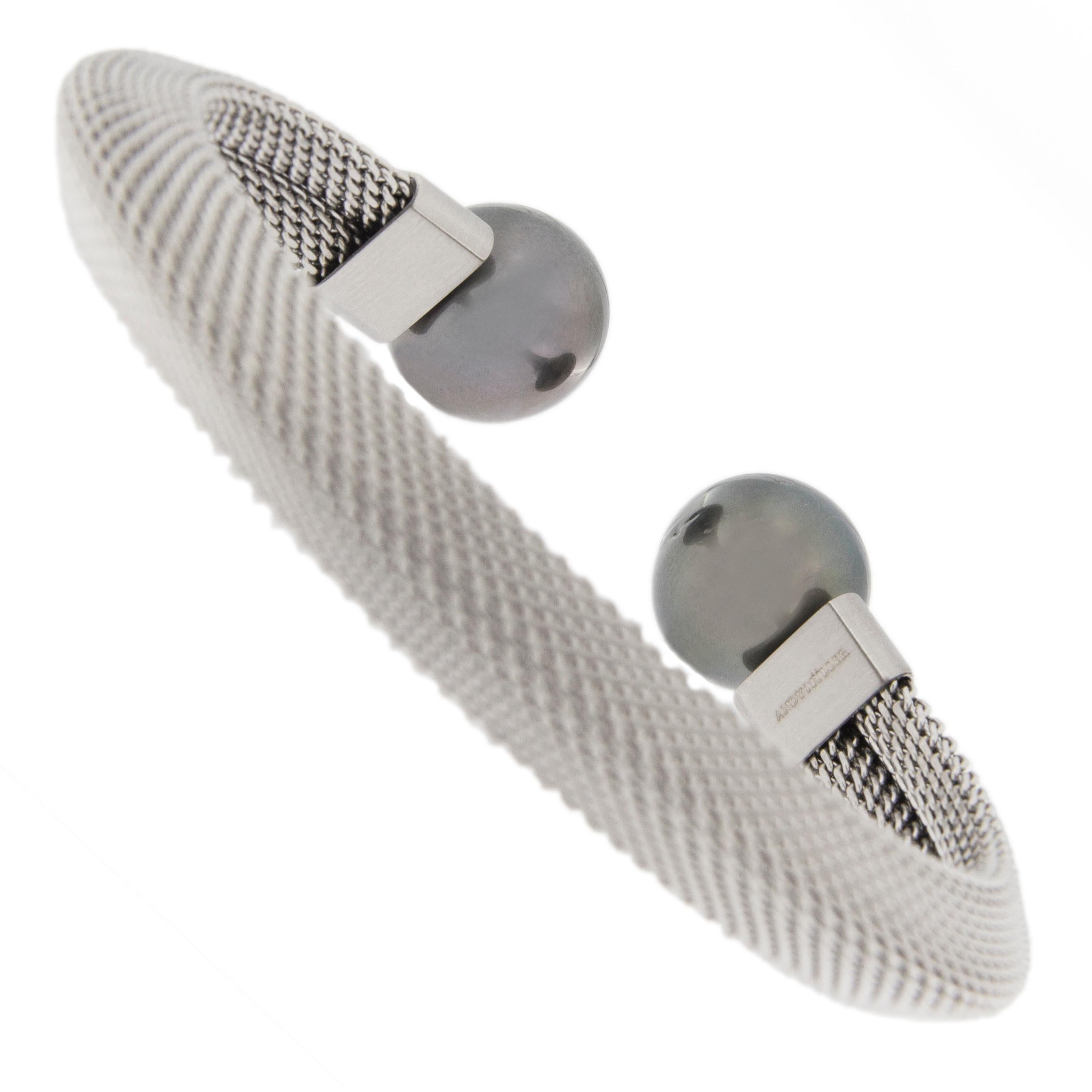 Jona Tahitian Black Grey Pearl Stainless Steel Bangle Bracelet In New Condition In Torino, IT