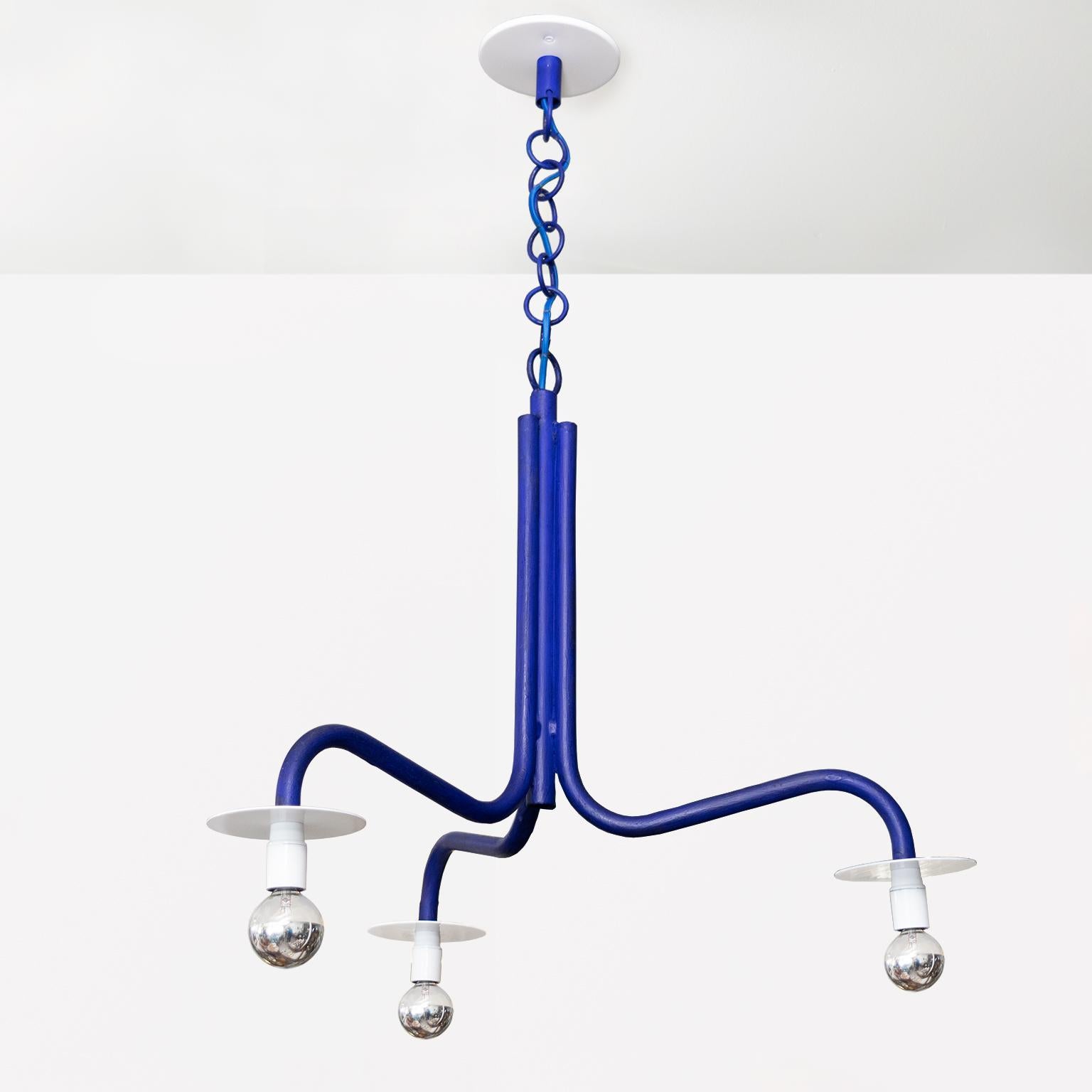 Scandinavo moderno Lampadario a 3 bracci Jonas Bohlin in blu oltremare 'C' in vendita