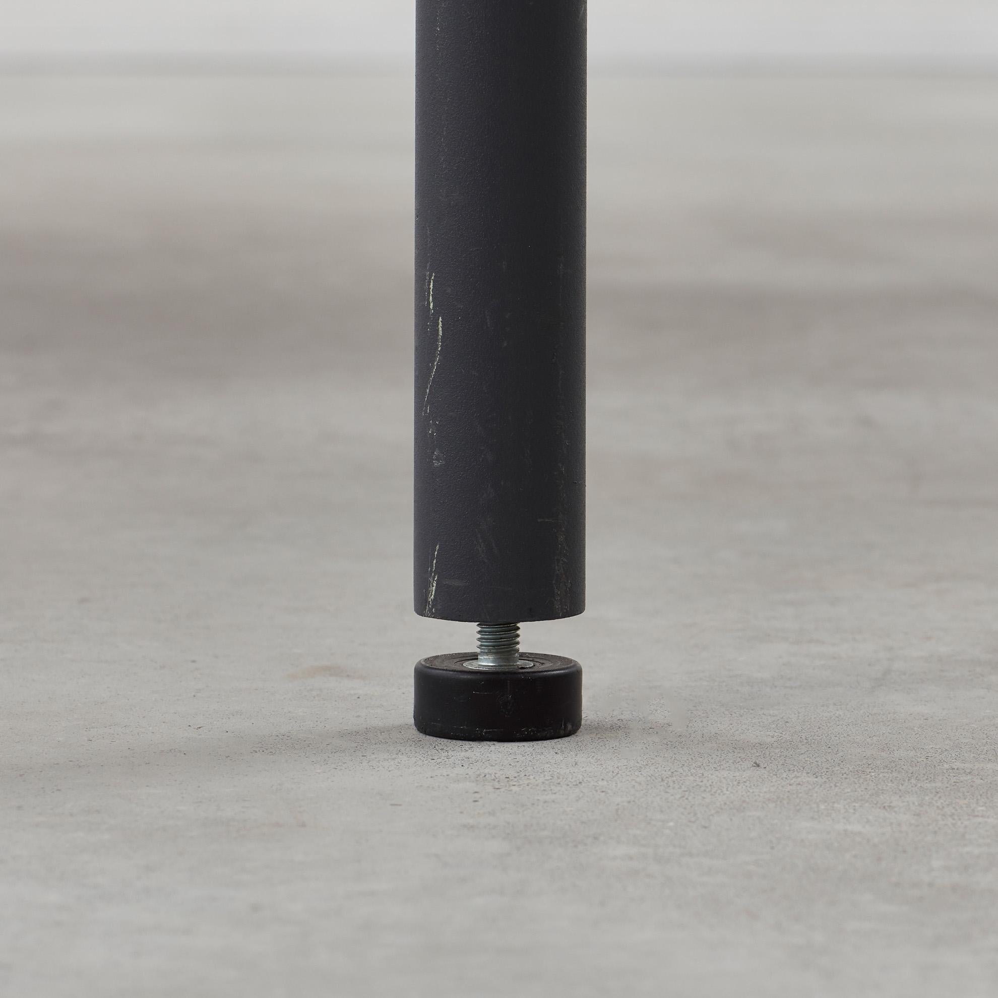 Jonas Bohlin Table de salle à manger en métal et cuir Suède - Fin du XXe siècle en vente 1