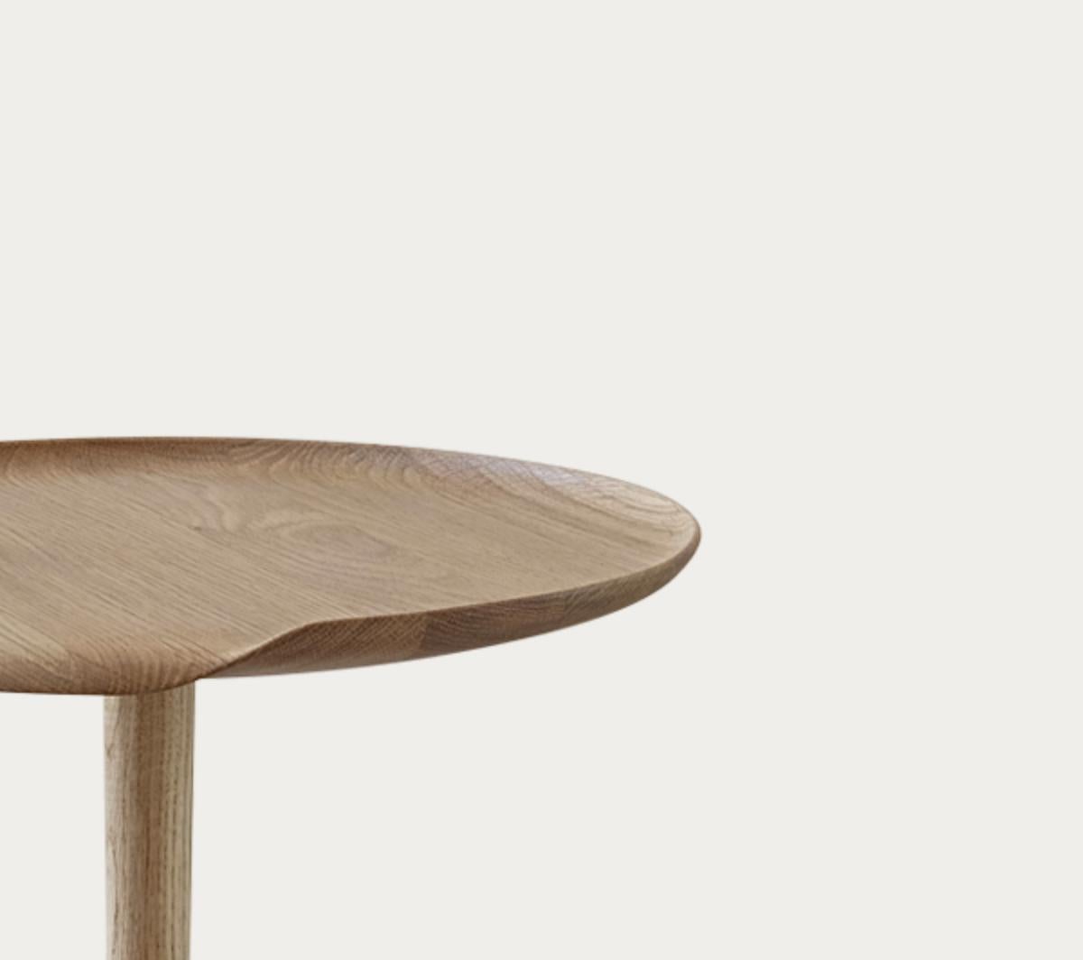 Mid-Century Modern Jonas Lyndby Jensen Akande Side Tbale Types de bois : Chêne pour une collection en vente
