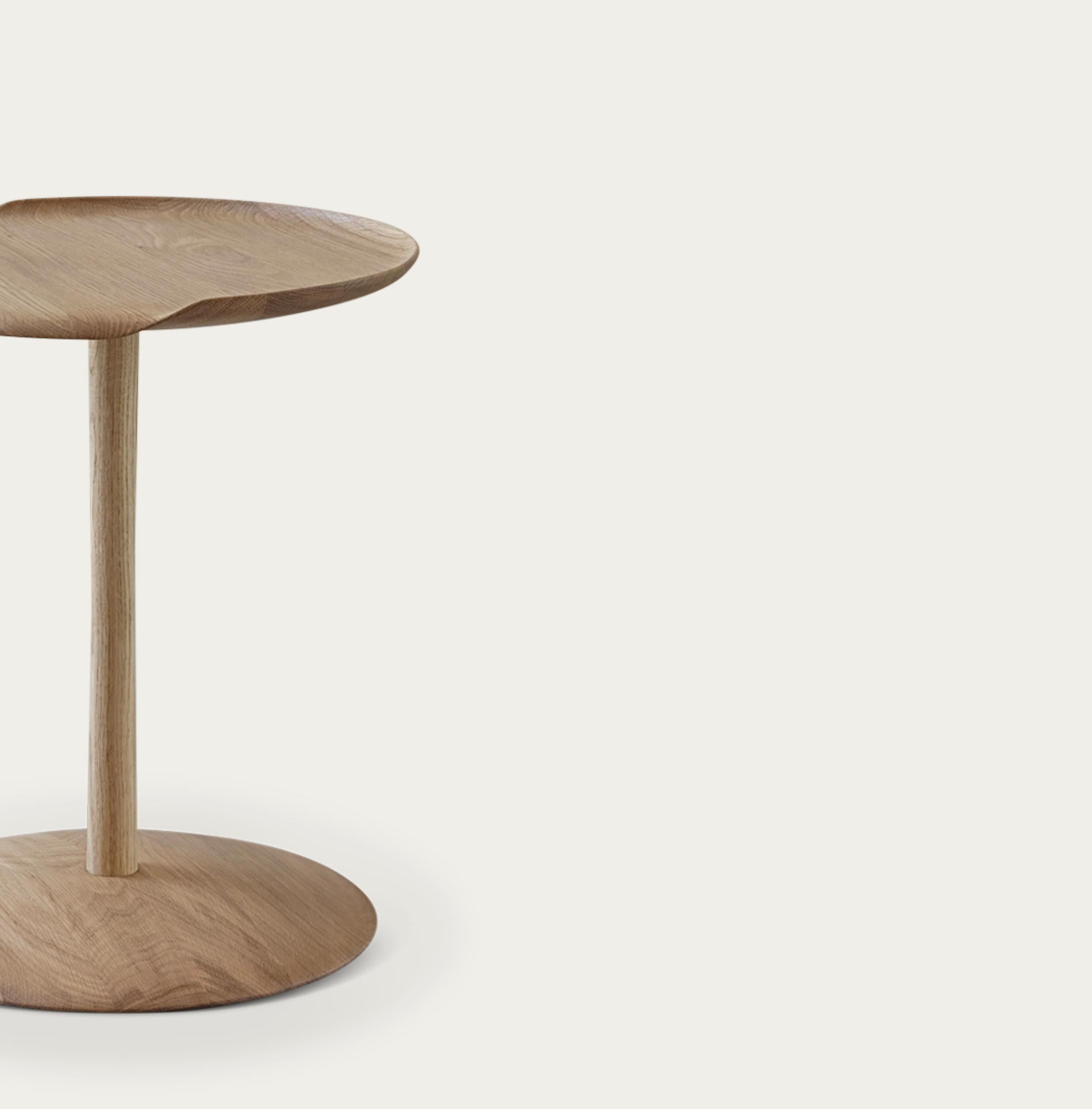 Noyer Jonas Lyndby Jensen Akande Side Tbale Types de bois : Chêne pour une collection en vente