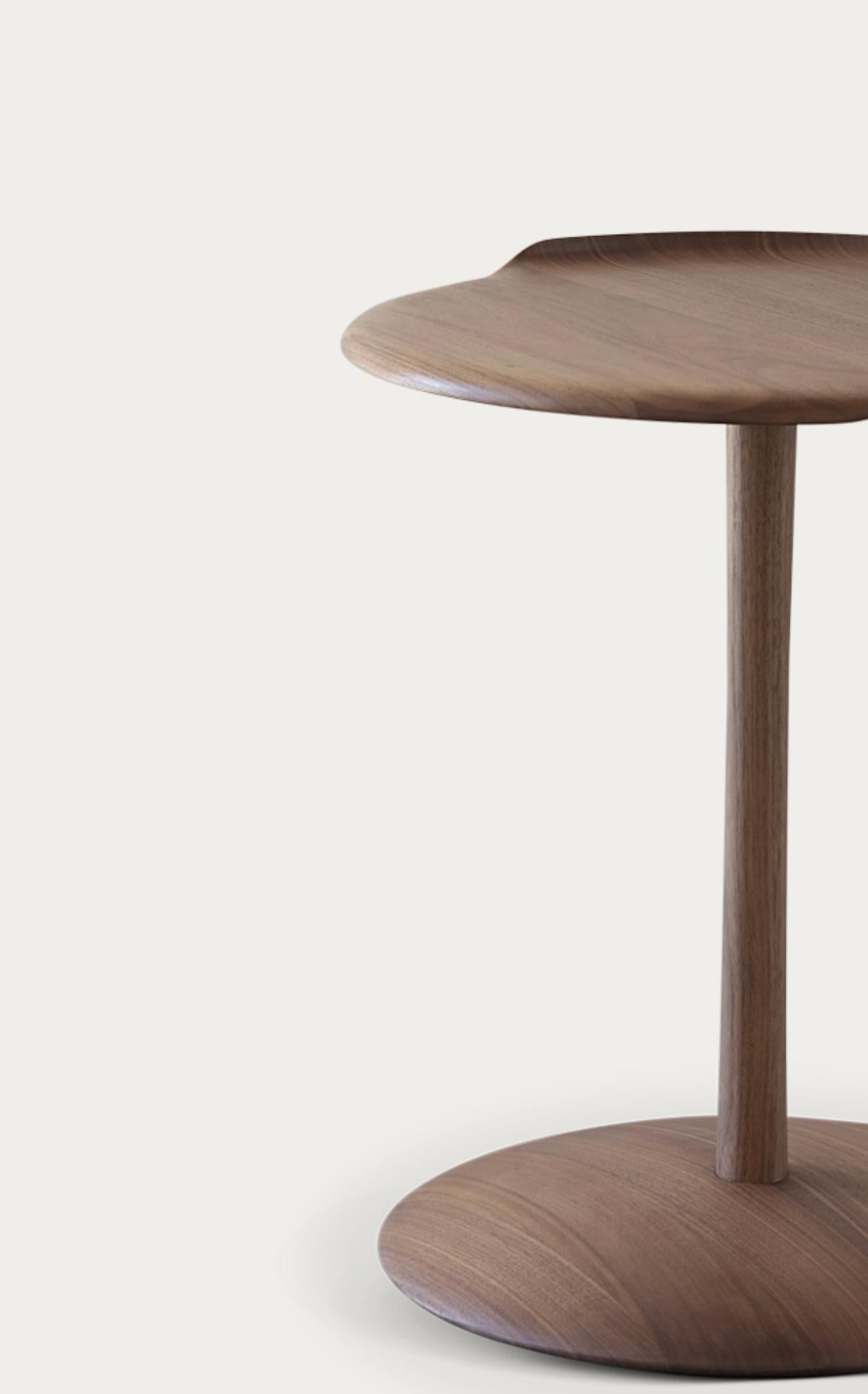 Mid-Century Modern Jonas Jensen Jensen Table d'appoint Akande Types de bois : Noyer Pour une Collectional en vente