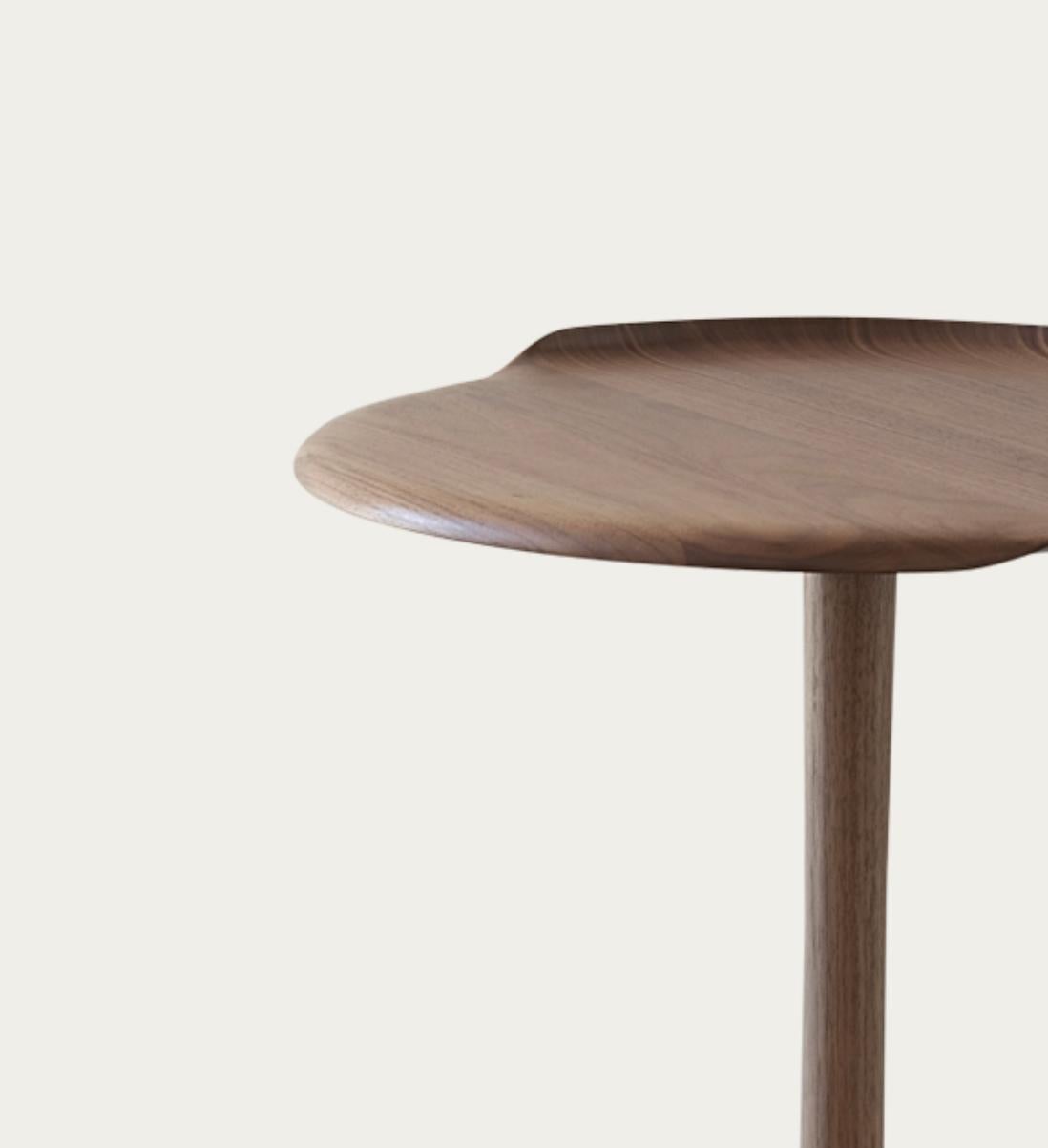 Jonas Jensen Jensen Table d'appoint Akande Types de bois : Noyer Pour une Collectional en vente 2