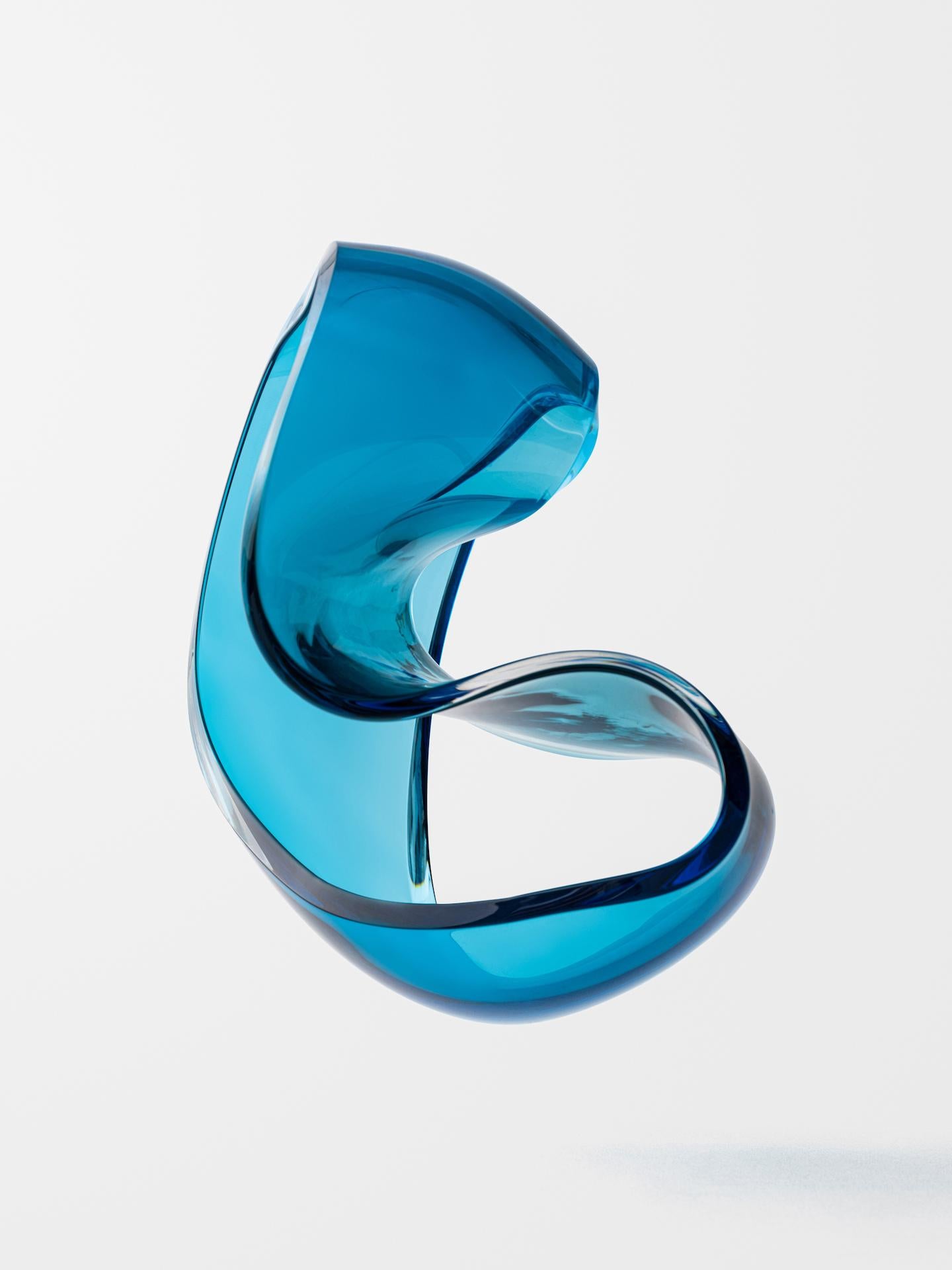 Loop suspendu (bleu) - Contemporain Sculpture par Jonas Noël Niedermann