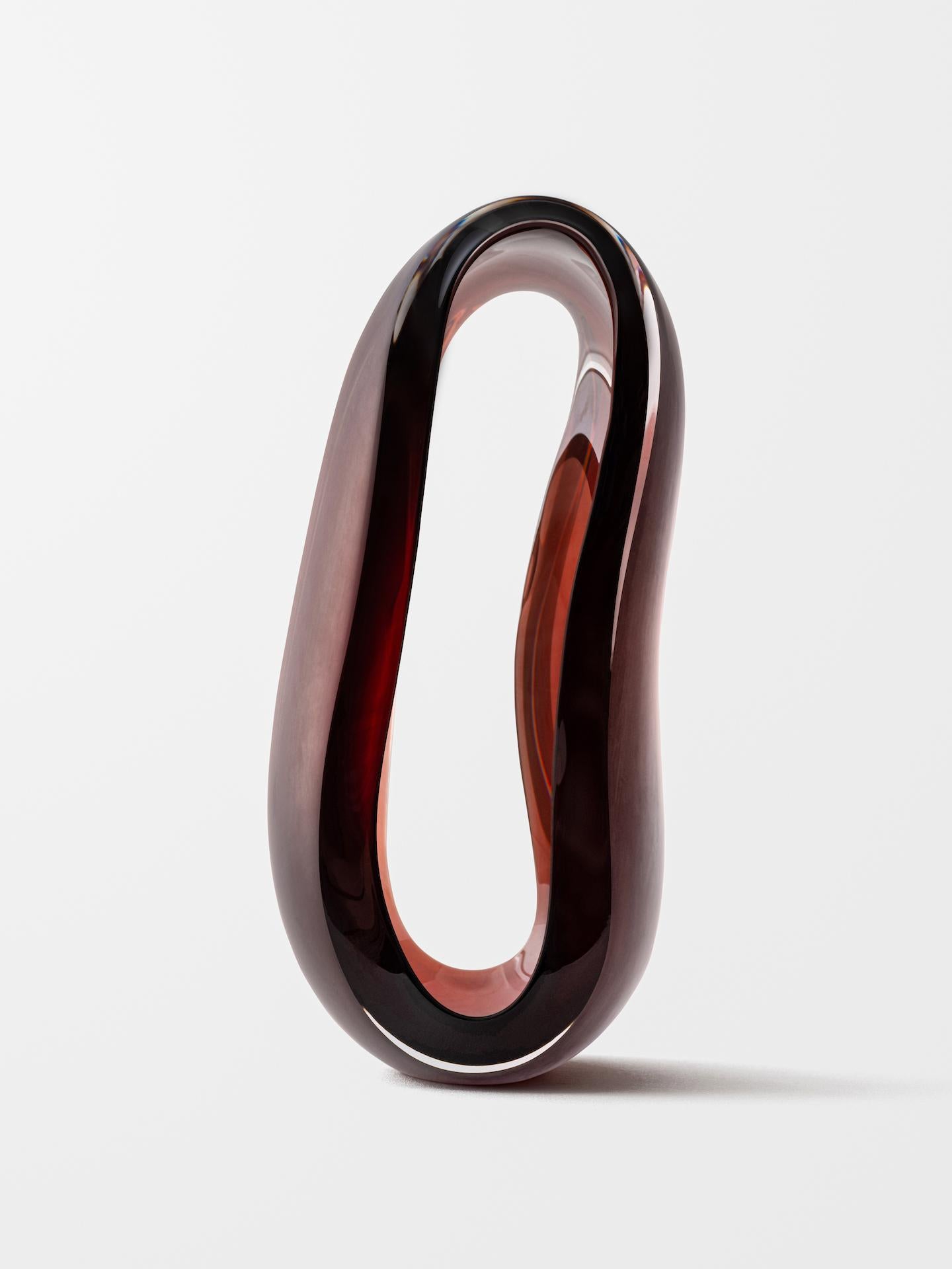 Loops (Amber) - Contemporary Sculpture by Jonas Noël Niedermann