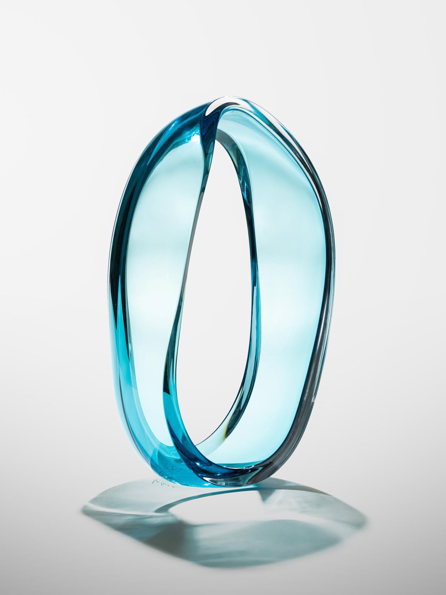 Jonas Noël Niedermann
LOOP (Azure), 2022
Blown glass
13.50 x 7.50 x 3.50 in.