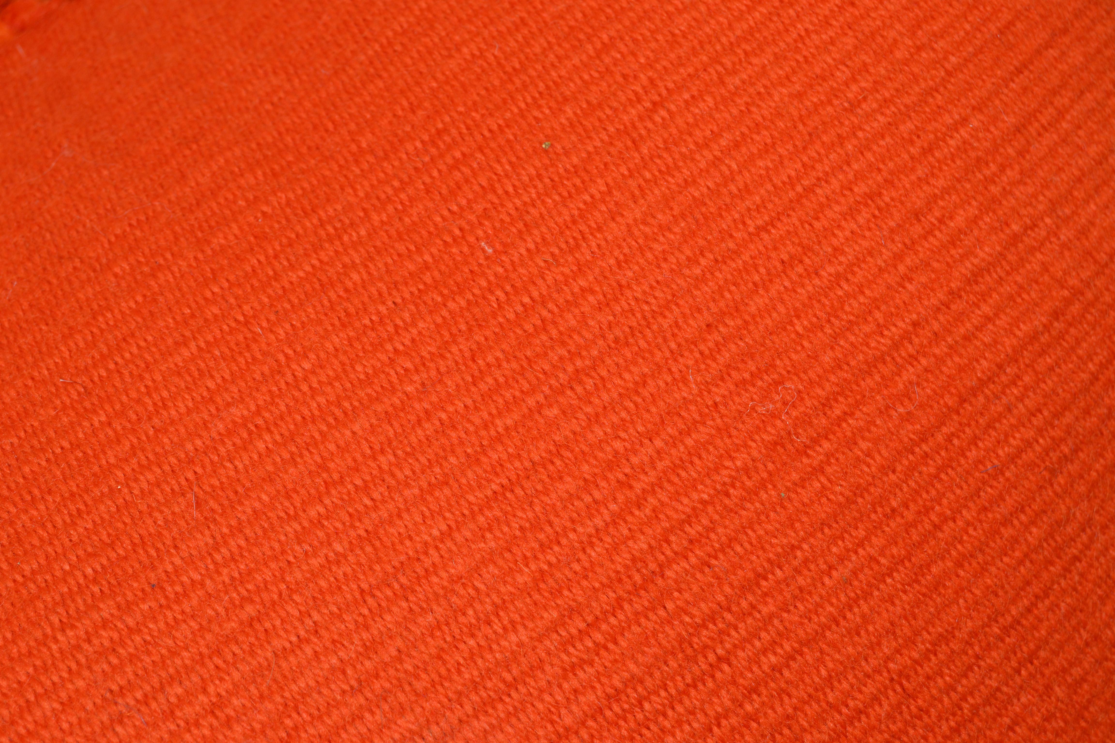 Jonathan Adler ensemble de coussins Primaloft orange en duvet et flanelle style mi-siècle moderne en vente 1