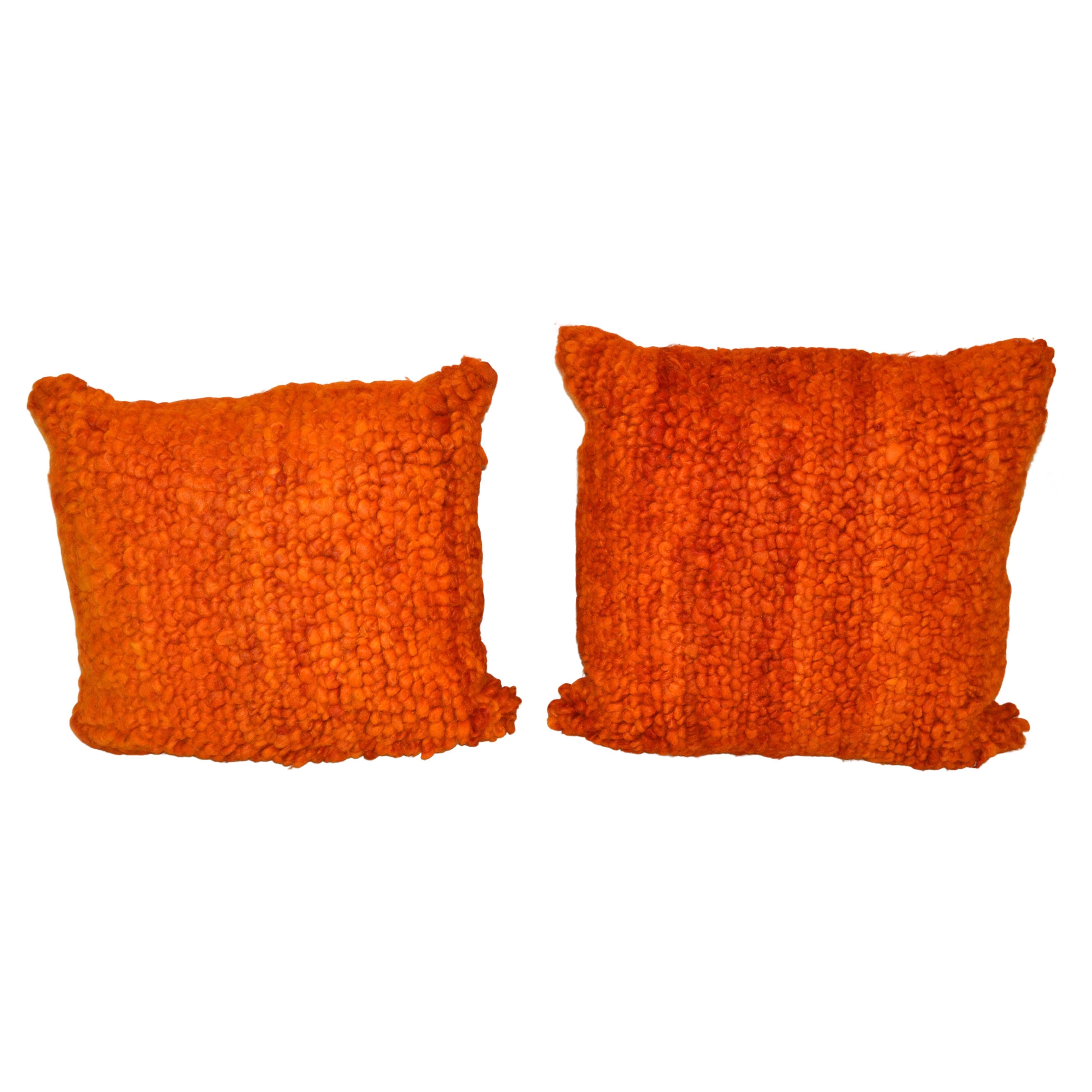 Jonathan Adler ensemble de coussins Primaloft orange en duvet et flanelle style mi-siècle moderne en vente