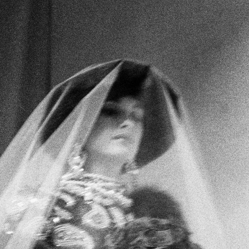 Oscar de la Renta Bride, New York, April 1982 - Photograph by Jonathan Becker