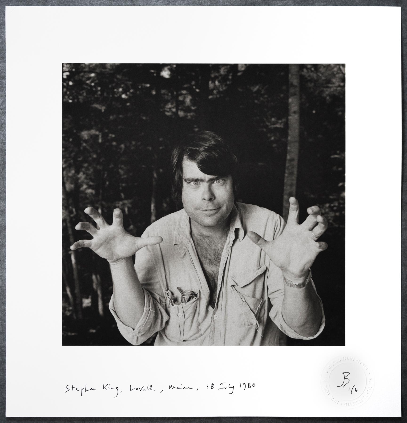 Portrait Photograph Jonathan Becker - Stephen King à Lovell, Maine, 18 juillet 1980