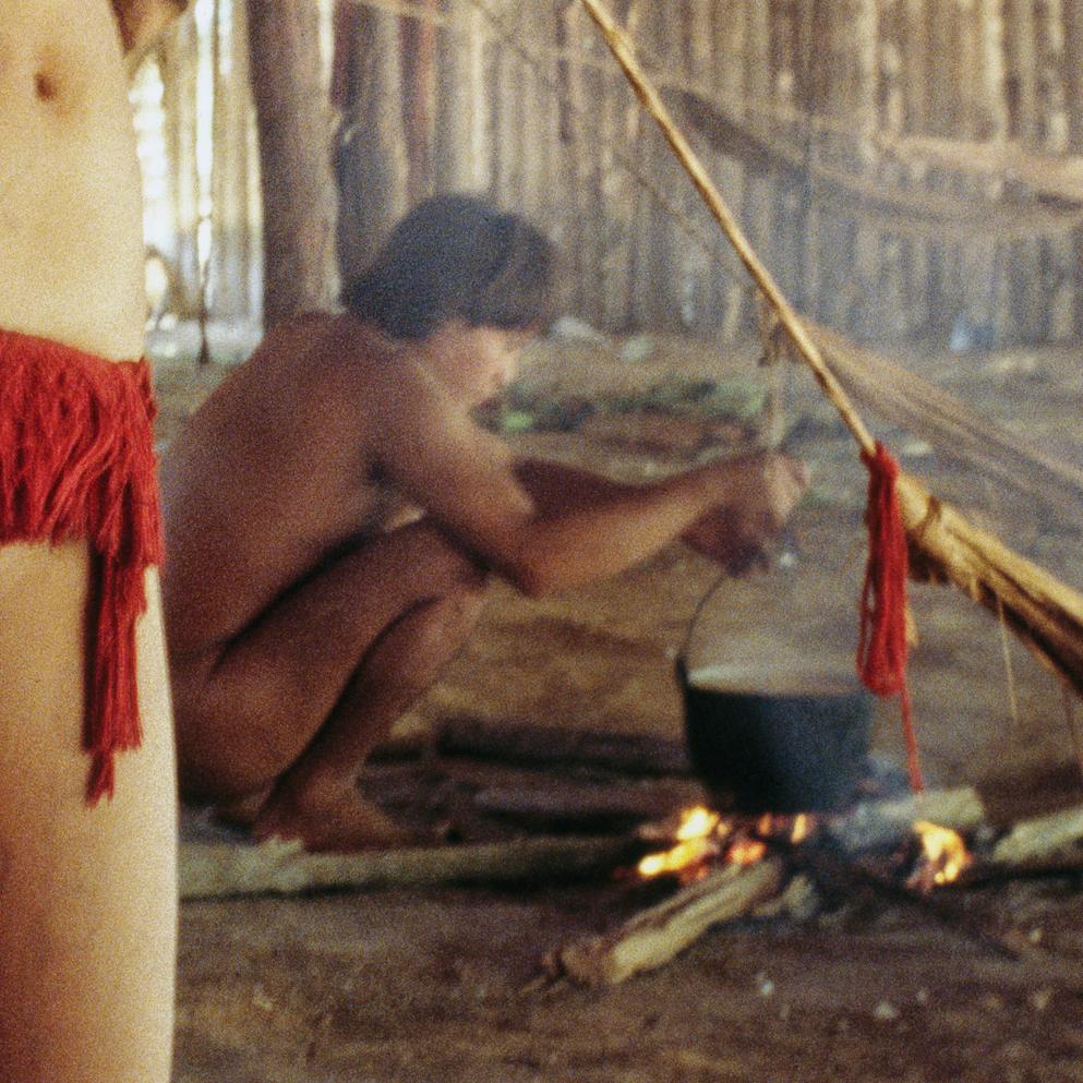 Yanomami, Amazonie, Brésil, janvier 1995 - Noir Portrait Photograph par Jonathan Becker